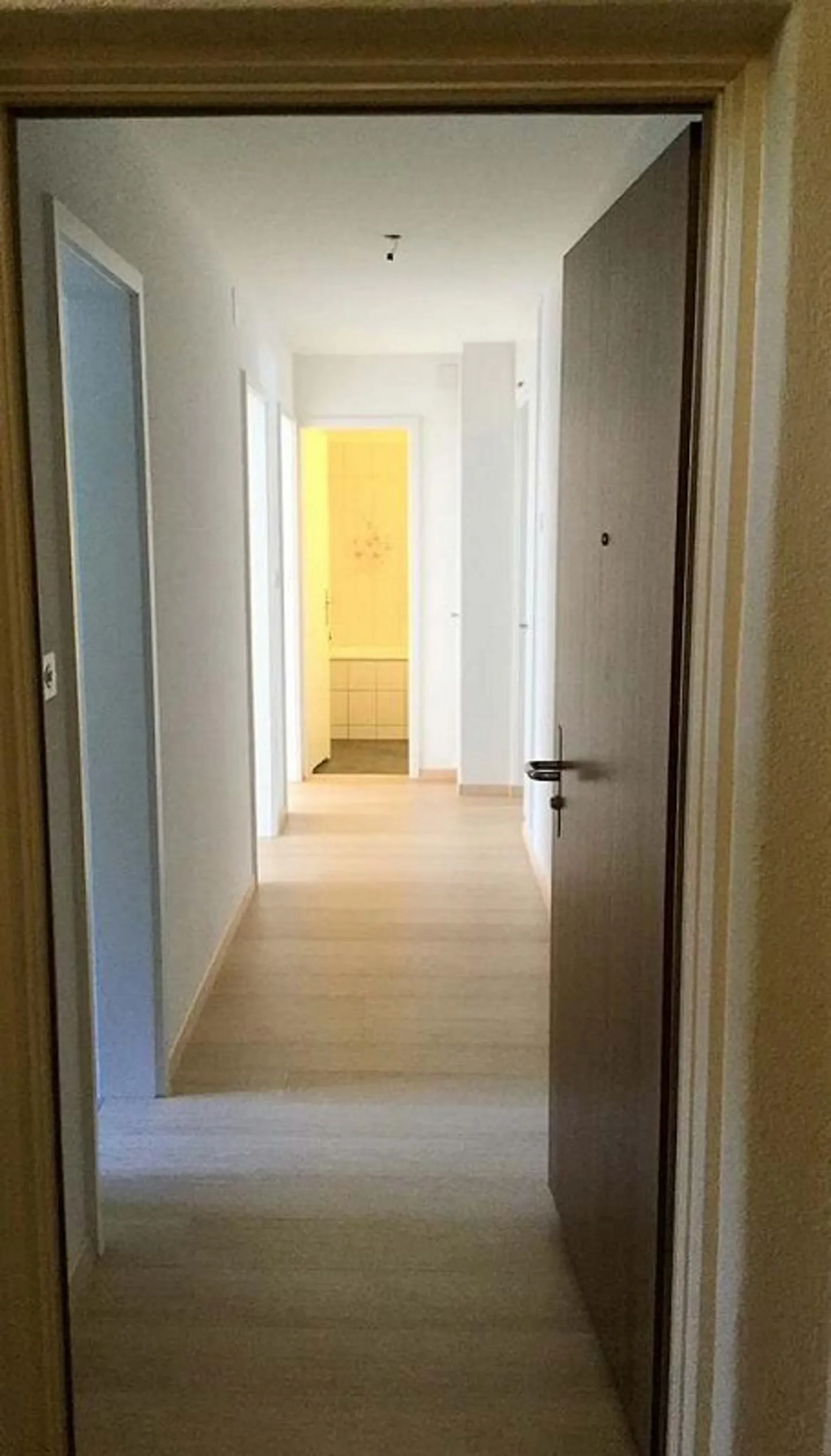 Appartement 3 pièces confortable au 3ème étage dans un emplacement central - Photo 4 sur 8