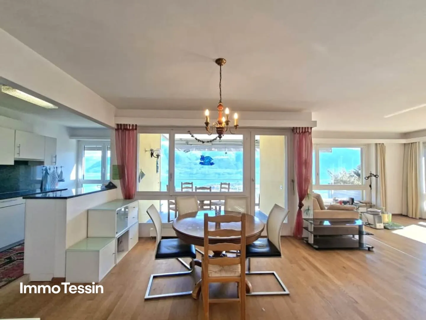 LOCARNO-MONTI: Large & modern apartment with fantastic 180° panoramic lake view over Lake Maggiore - Photo 9 of 13