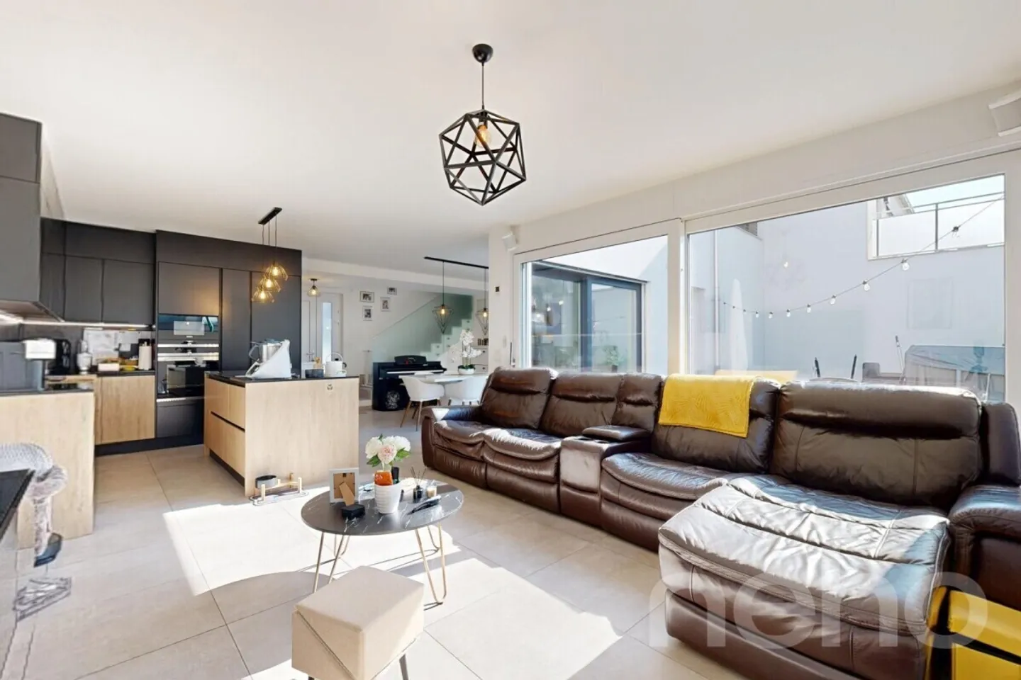 Superb semi-detached house with large terrace - Photo 1 of 12