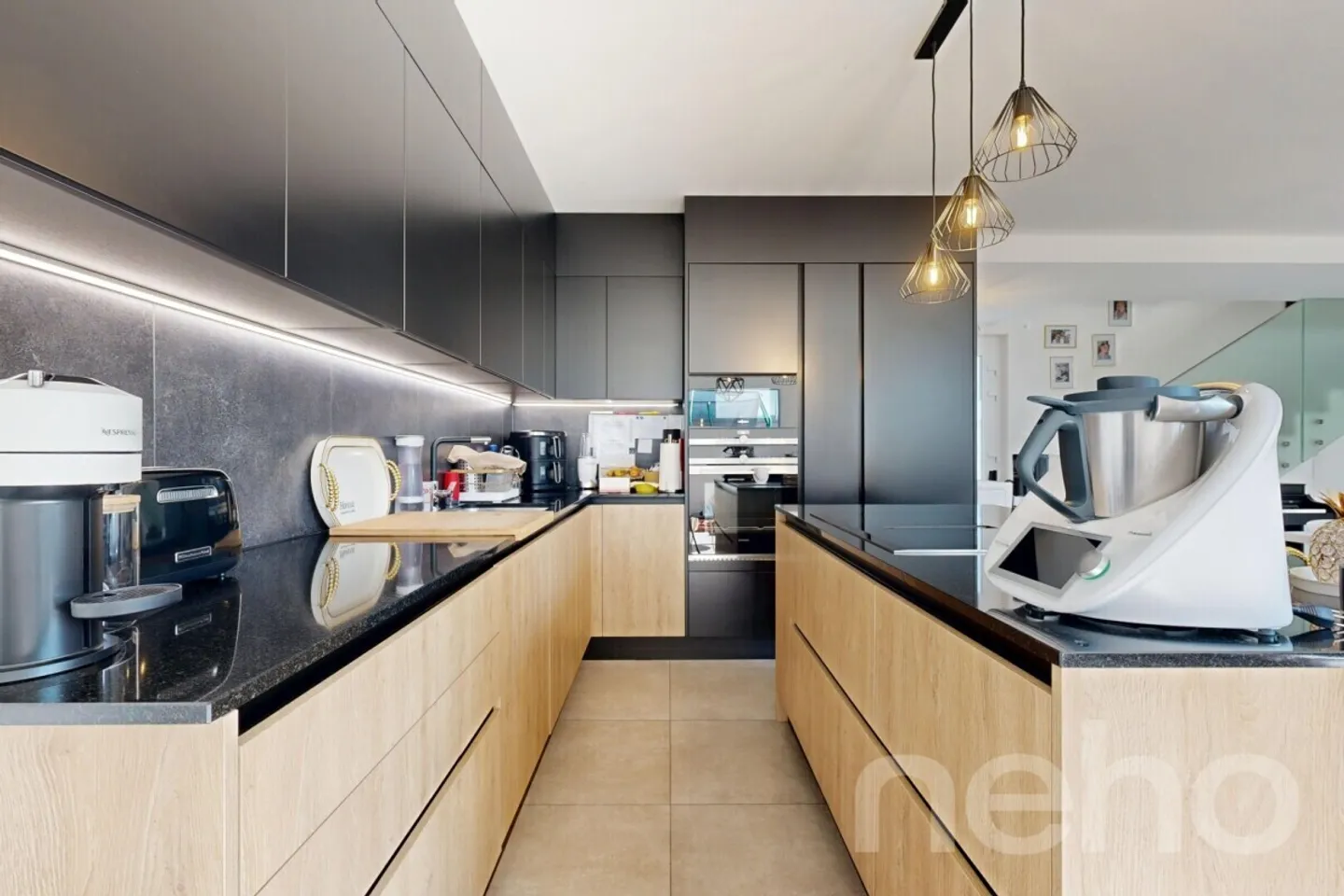 Superb semi-detached house with large terrace - Photo 4 of 12