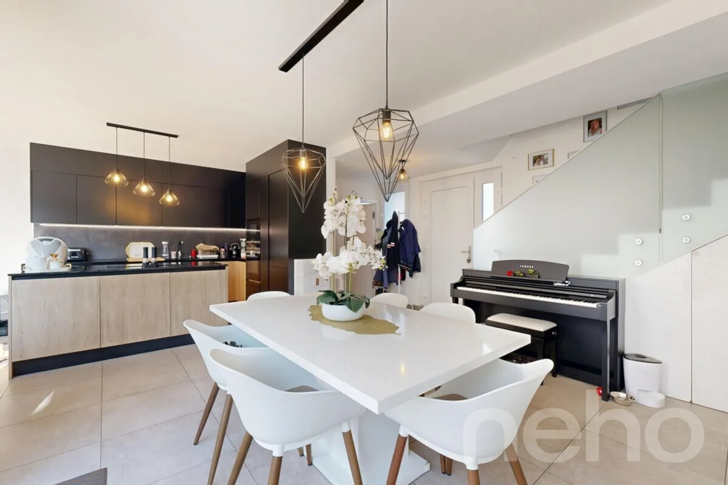 Superb semi-detached house with large terrace - Photo 5 of 12