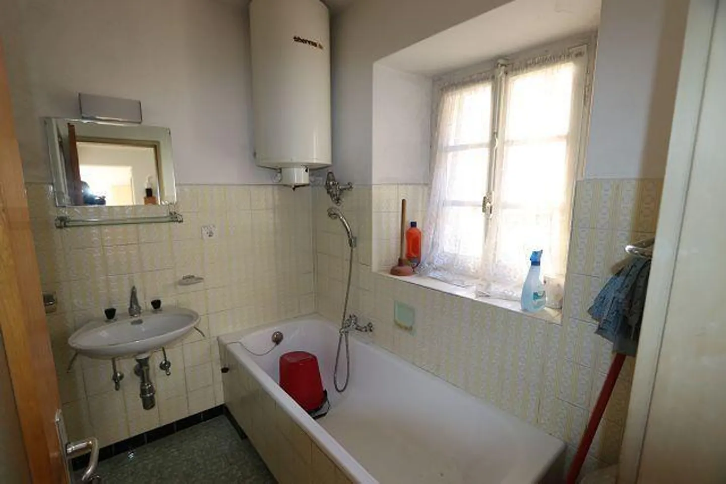 Casa bifamiliare con due appartamenti di 4 locali ristrutturati - Foto 8 di 24