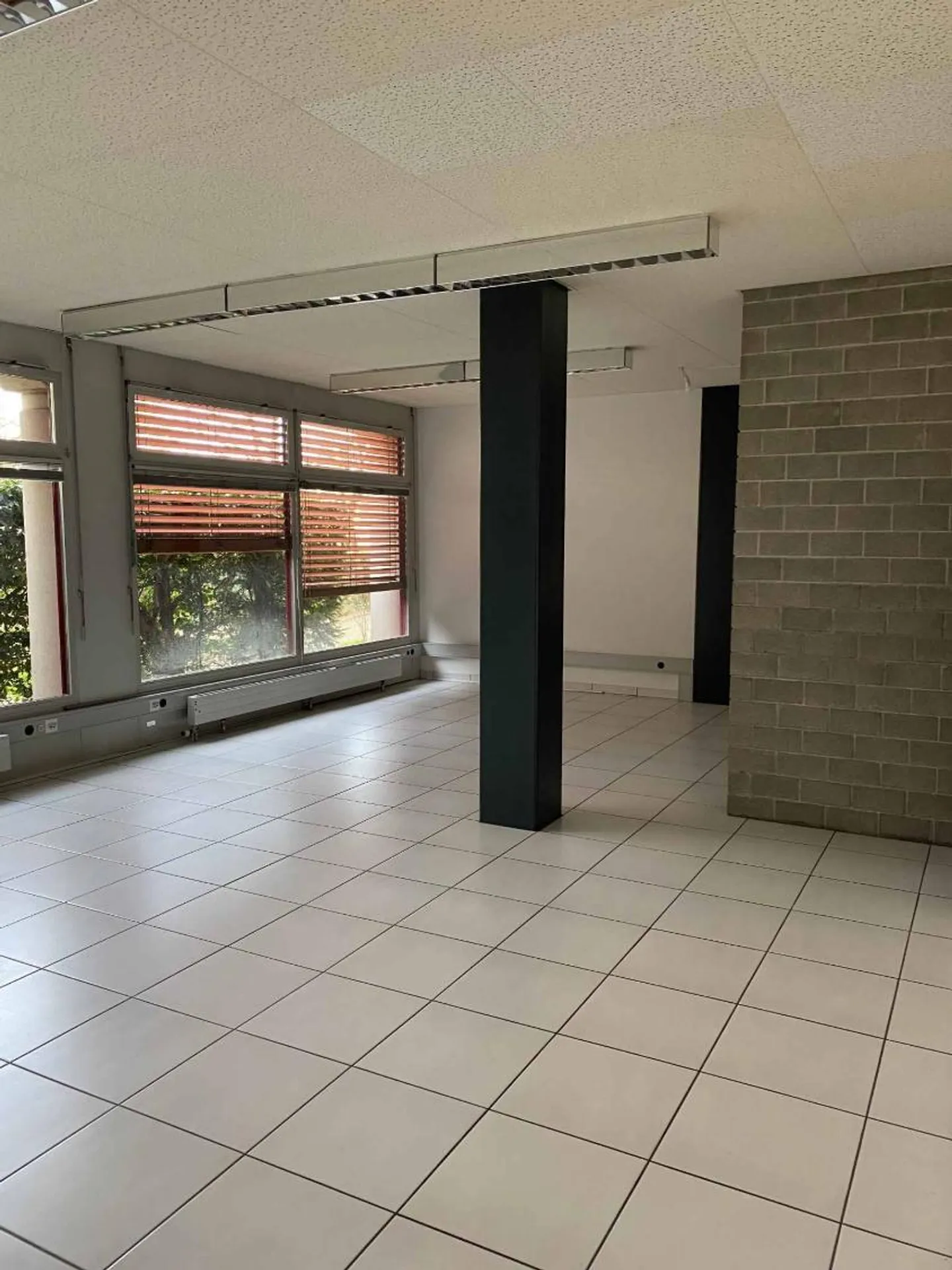 Espace Commercial aux Tulipiers - Photo 3 sur 3