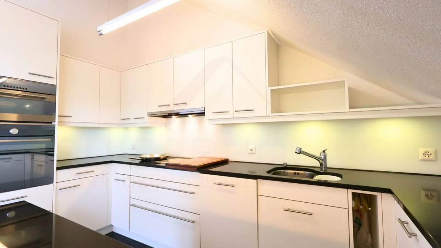 Living with Charm - 4.5-Room Maisonette in a Quiet Location with Balcony and Fireplace - Photo 6 of 19