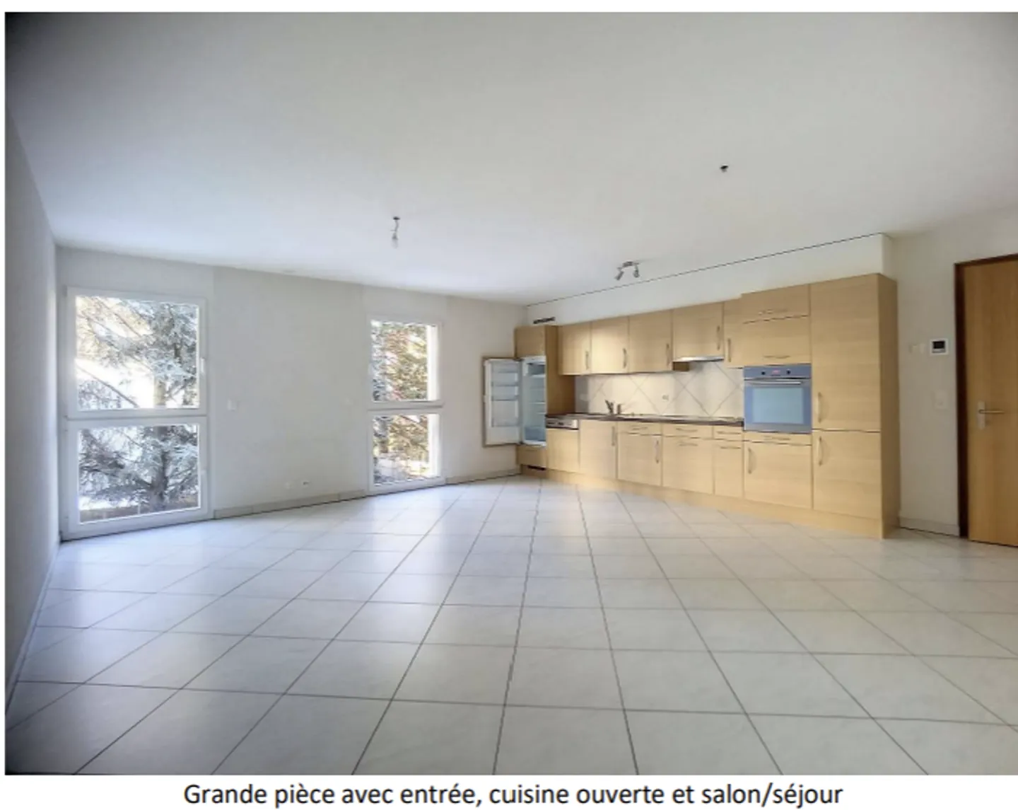 For sale charming 2.5 room apartment in the city center of Sion with garage - Photo 1 of 9