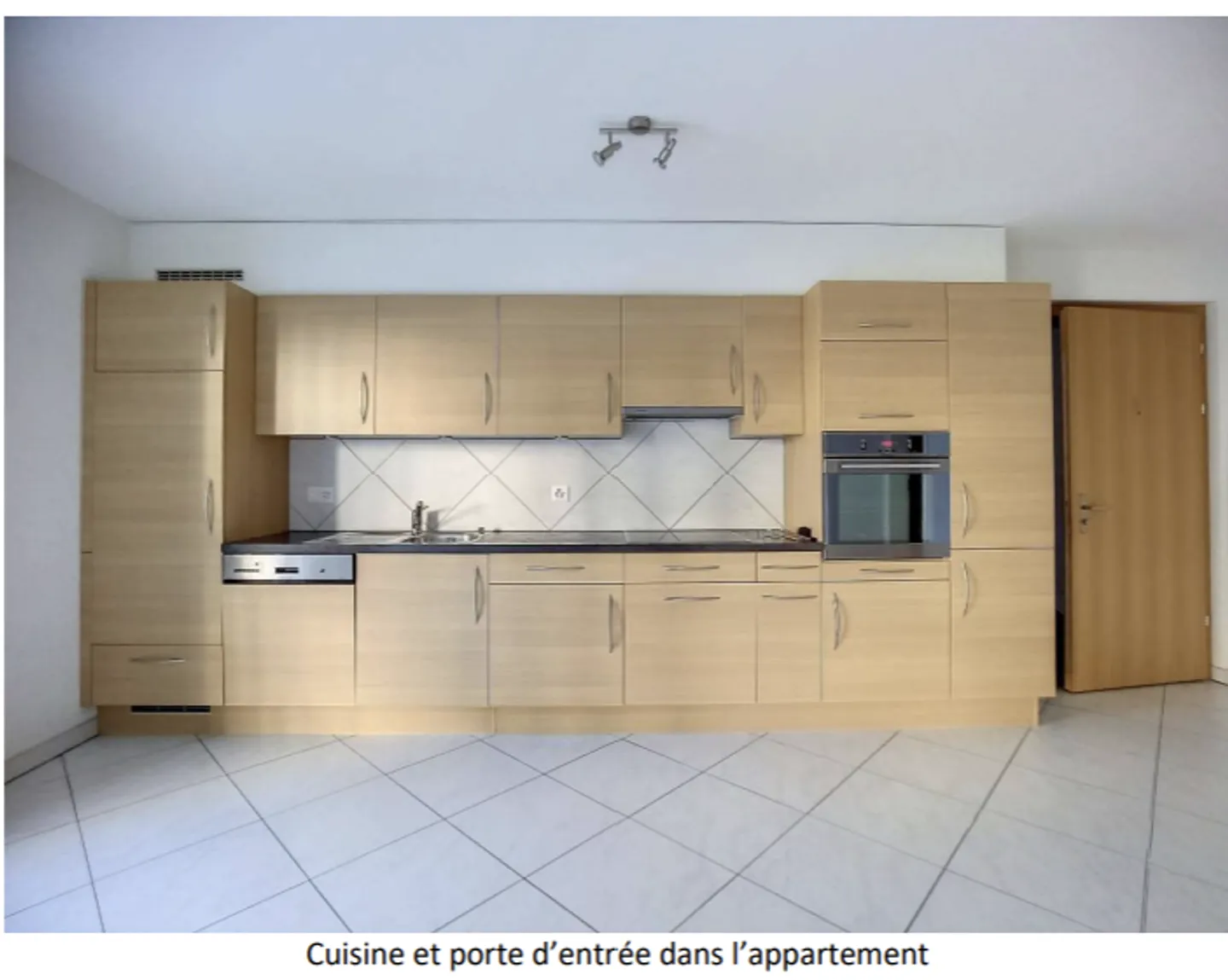 For sale charming 2.5 room apartment in the city center of Sion with garage - Photo 2 of 9