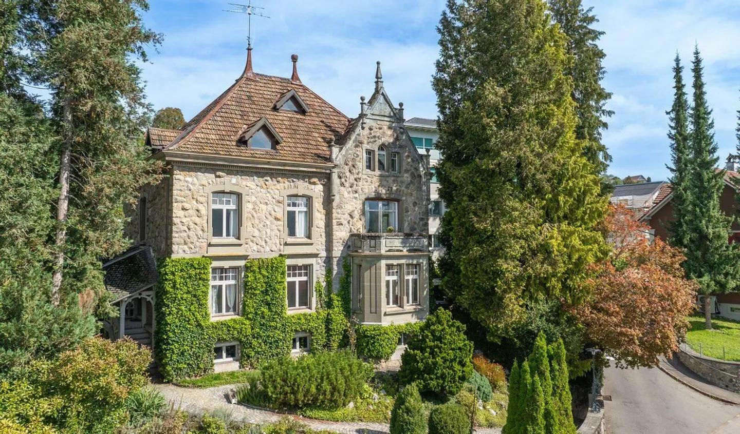 Impressive Historic Villa with Well-Maintained Park - Photo 1 of 8