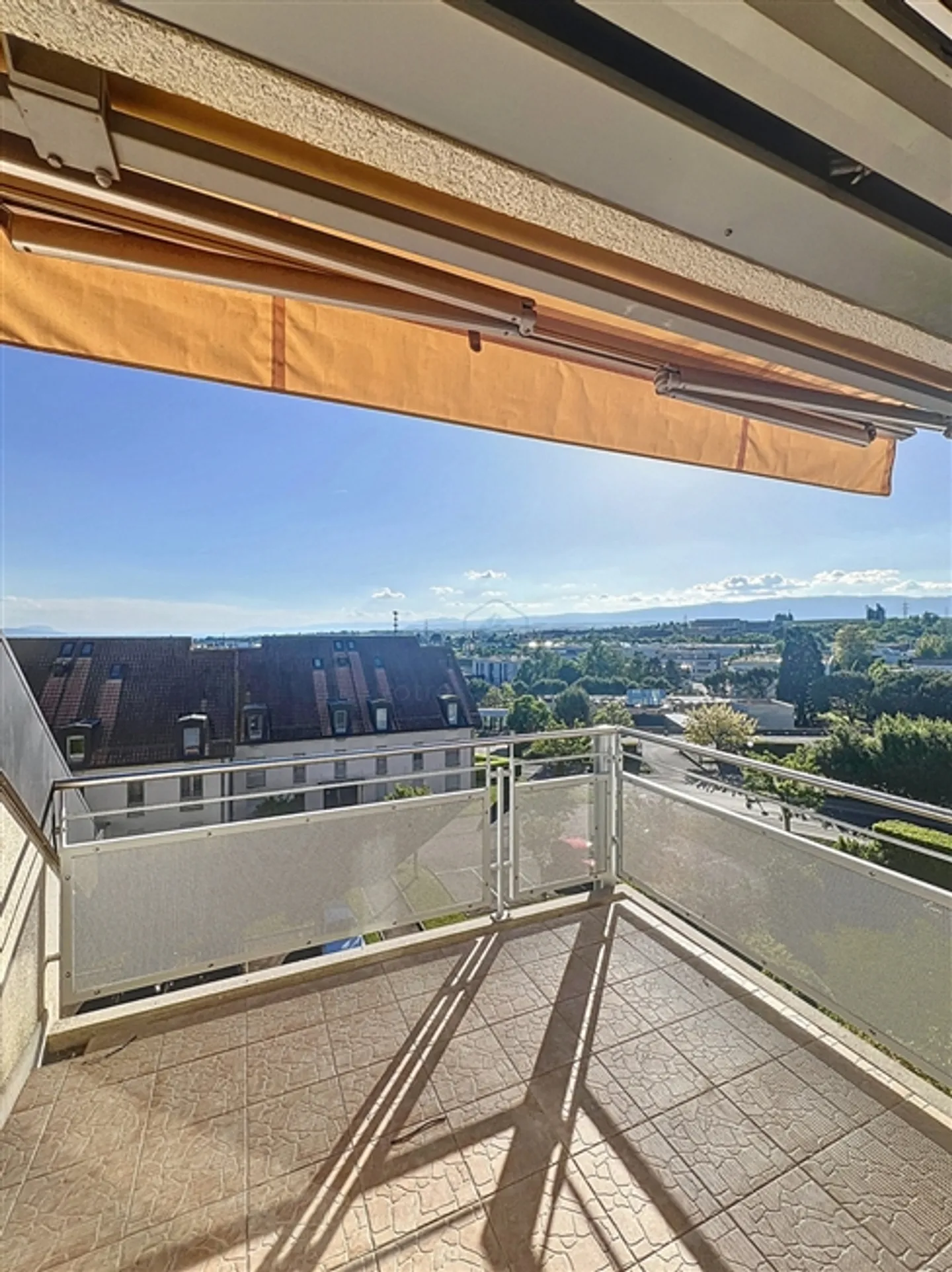 Grande maisonette lumineuse avec 5,5 pièces au dernier étage - Photo 2 sur 13