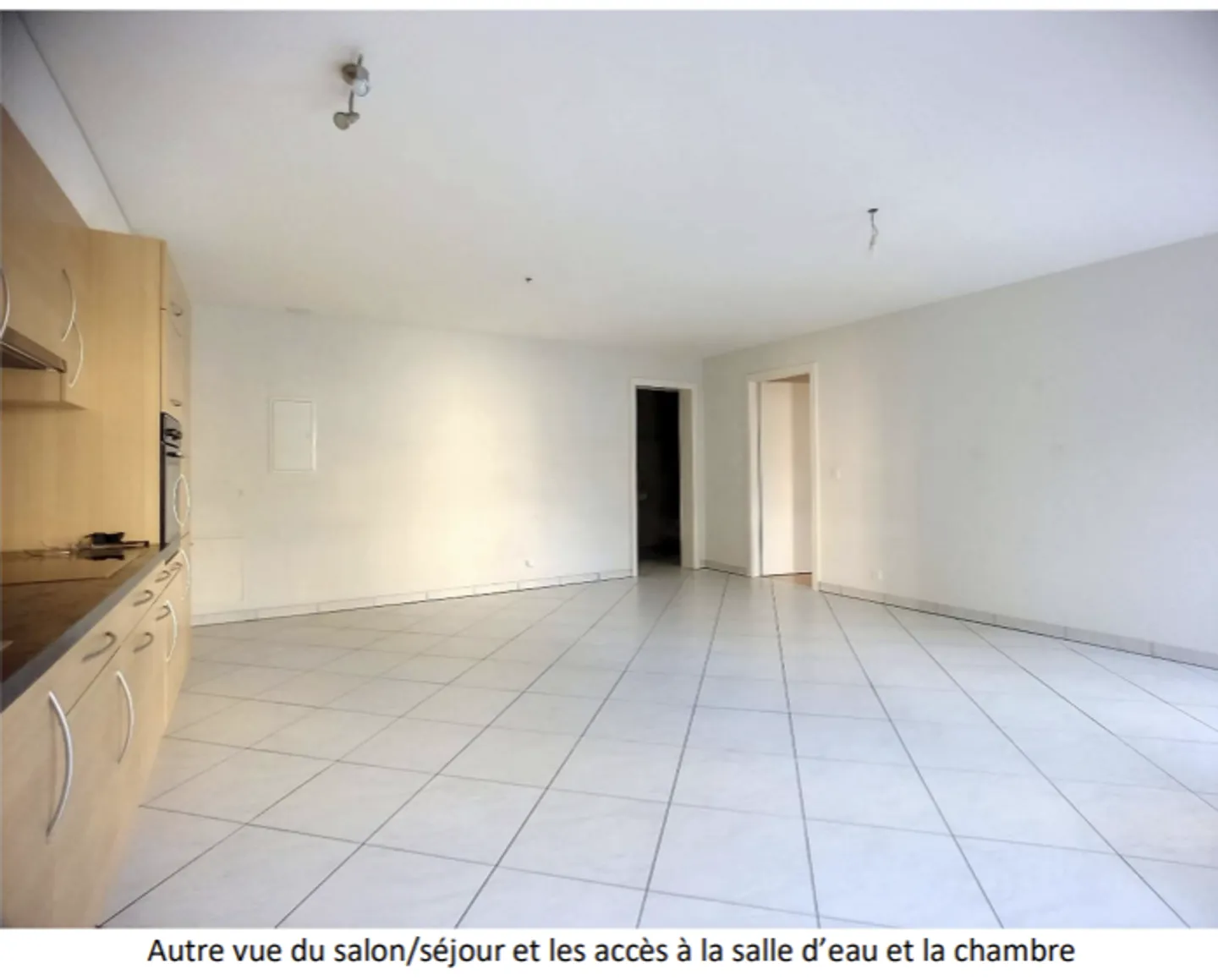 For sale charming 2.5 room apartment in the city center of Sion with garage - Photo 3 of 9