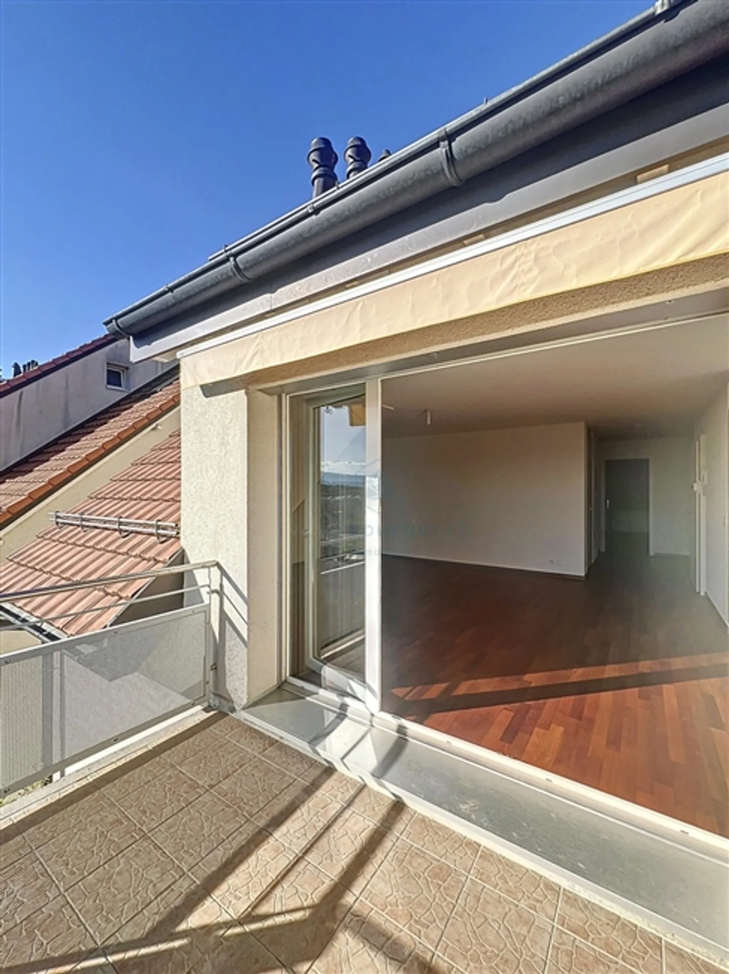 Grande maisonette lumineuse avec 5,5 pièces au dernier étage - Photo 3 sur 13