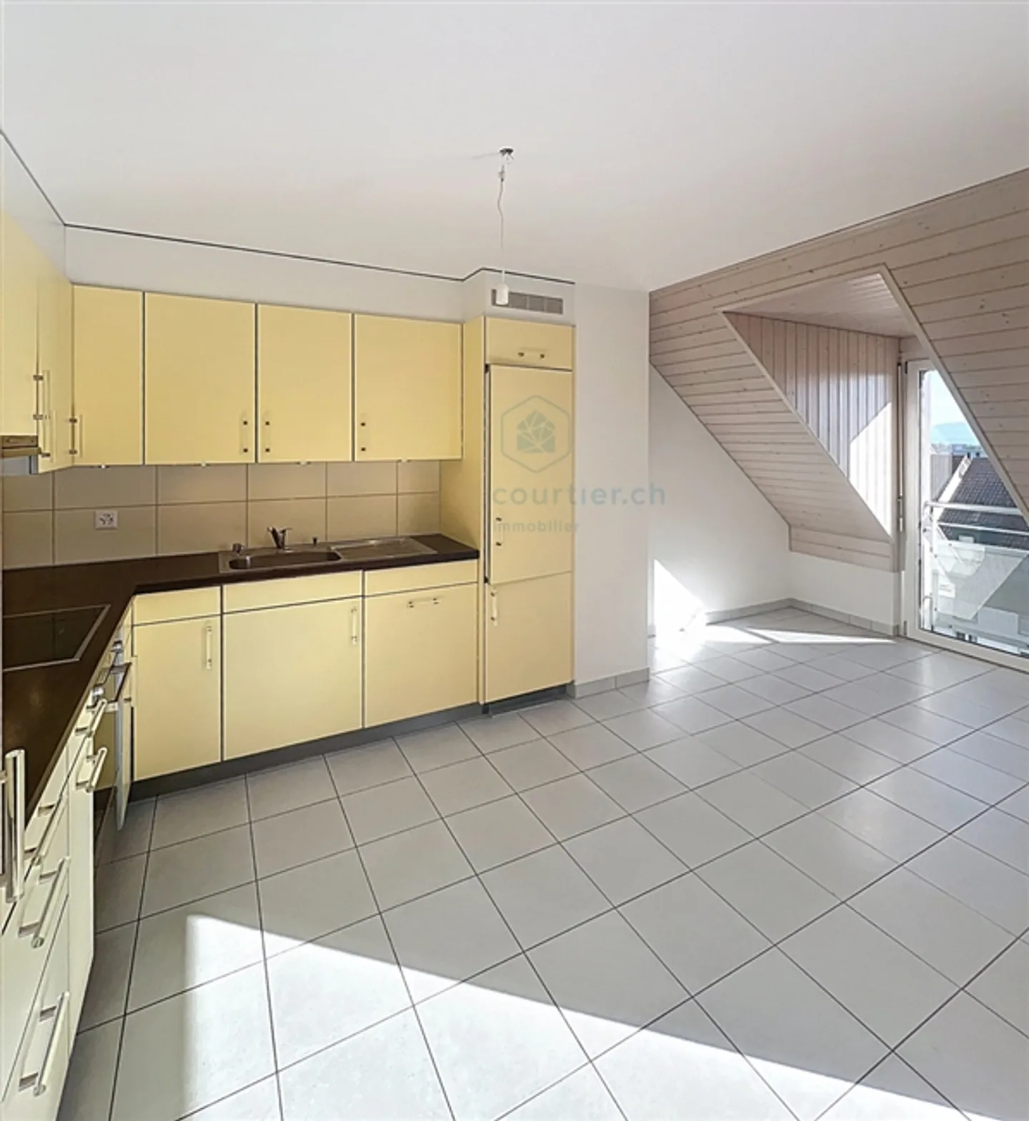 Grande maisonette lumineuse avec 5,5 pièces au dernier étage - Photo 4 sur 13