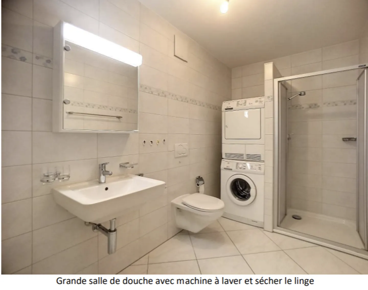For sale charming 2.5 room apartment in the city center of Sion with garage - Photo 5 of 9
