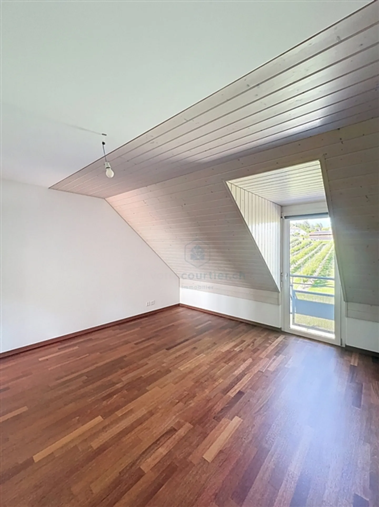 Grande maisonette lumineuse avec 5,5 pièces au dernier étage - Photo 7 sur 13