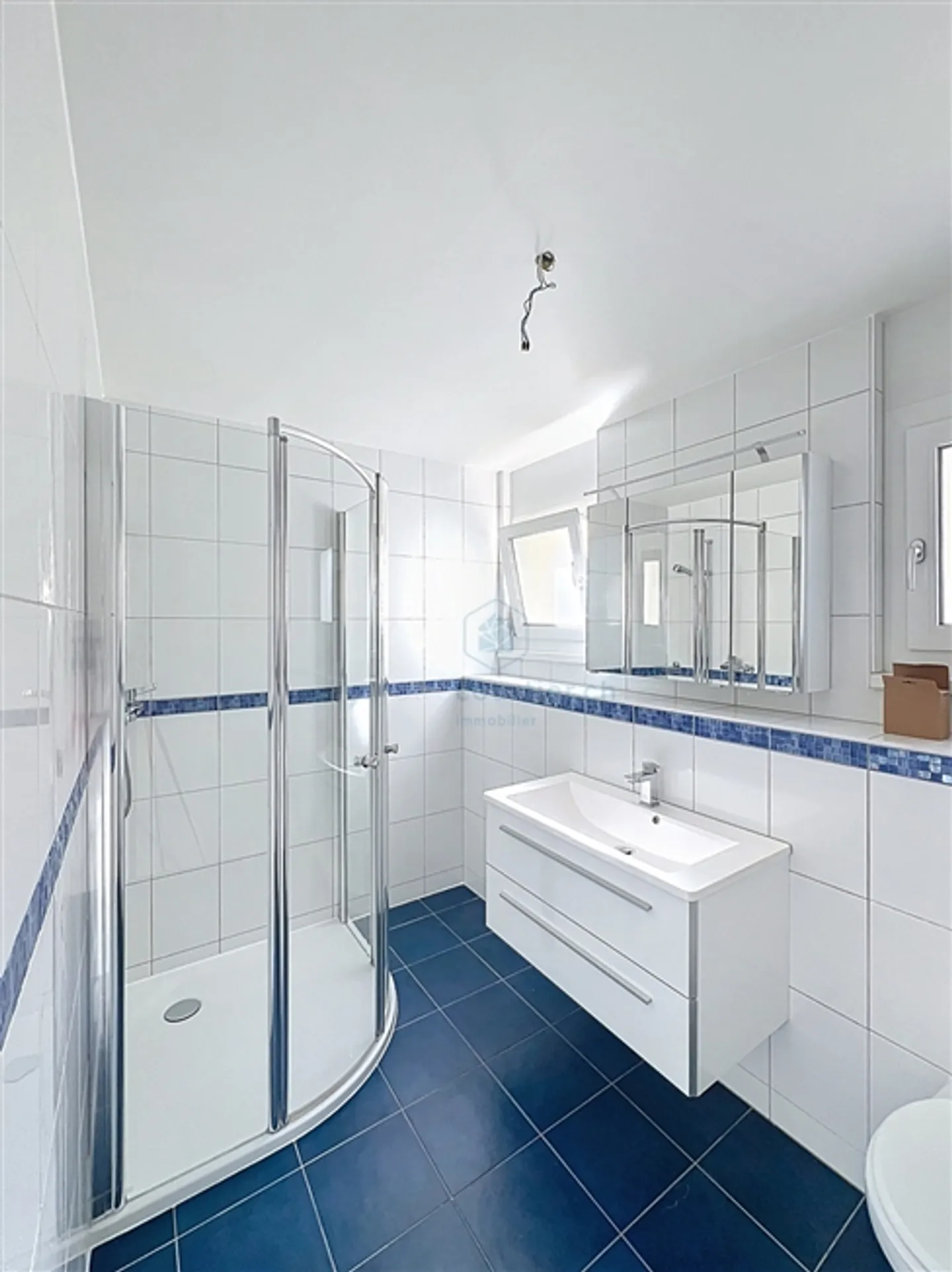 Grande maisonette lumineuse avec 5,5 pièces au dernier étage - Photo 9 sur 13