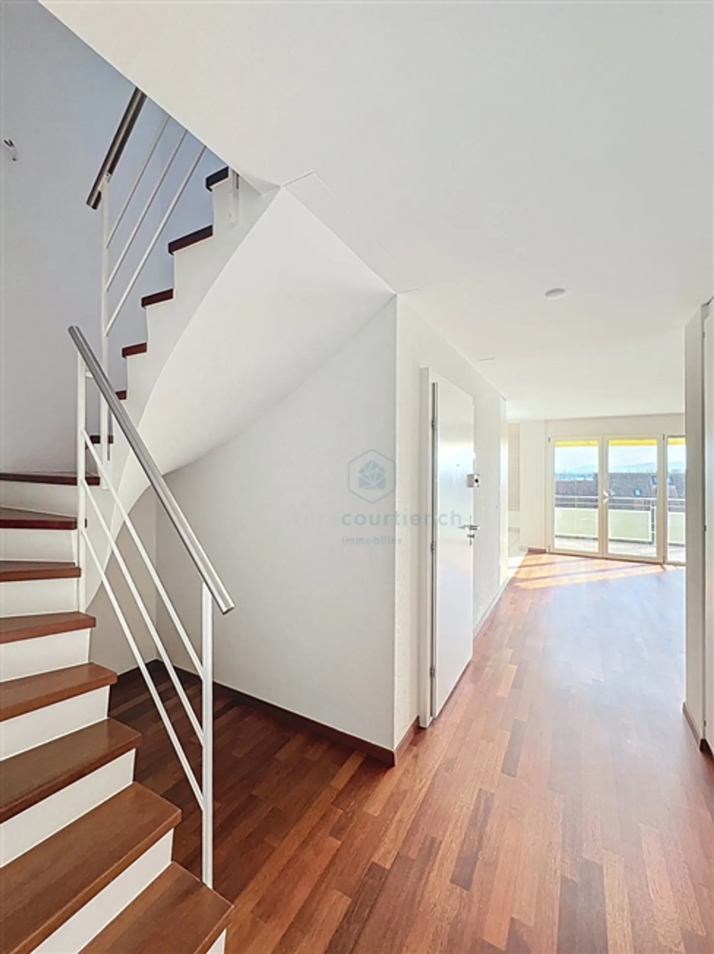 Grande maisonette lumineuse avec 5,5 pièces au dernier étage - Photo 11 sur 13