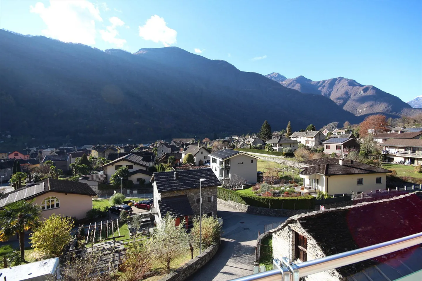 Appartement en duplex de 5,5 pièces avec mansarde et belle vue sur les montagnes - Photo 3 sur 19