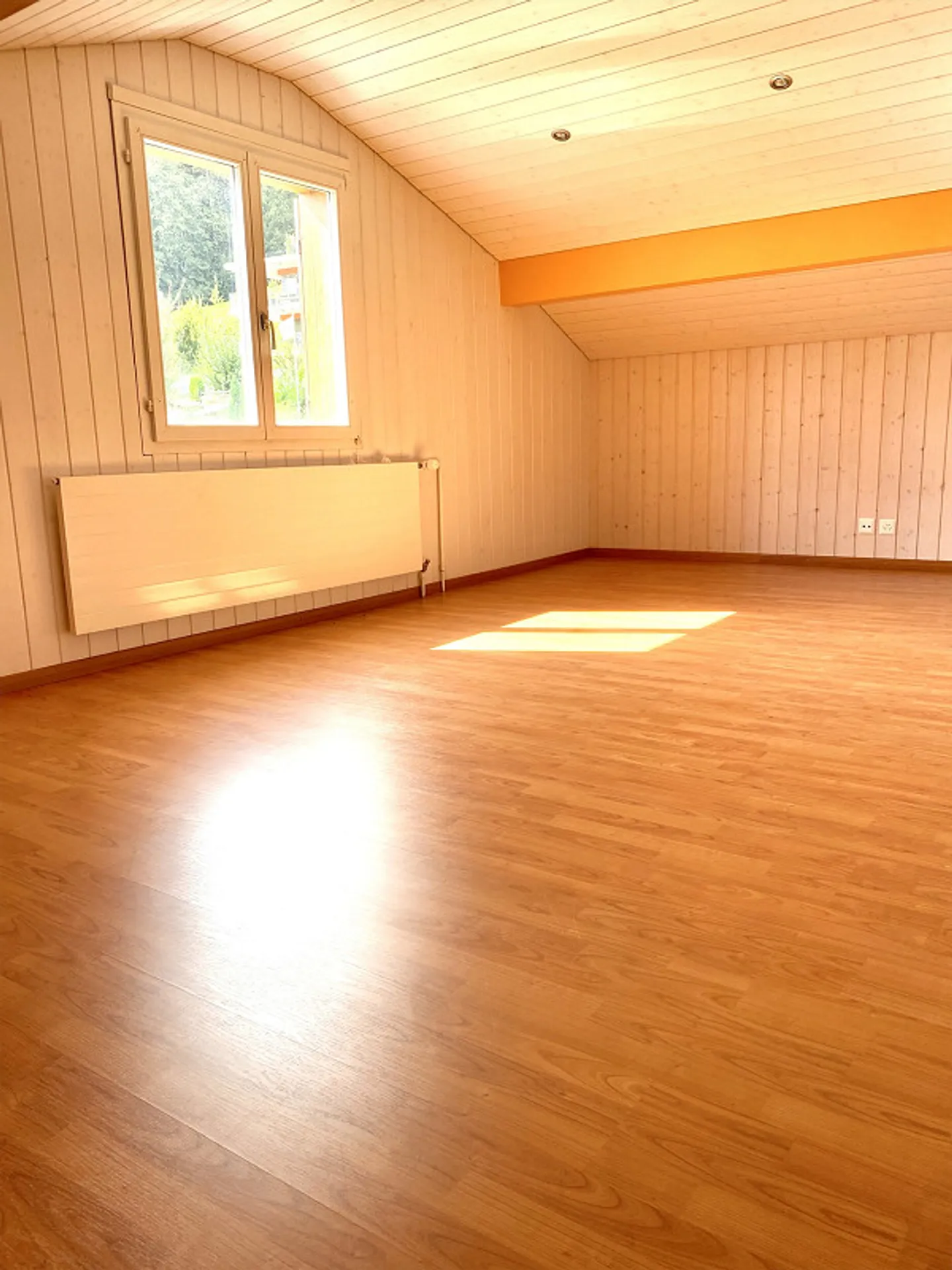 Geräumige Dachwohnung - Foto 2 von 4