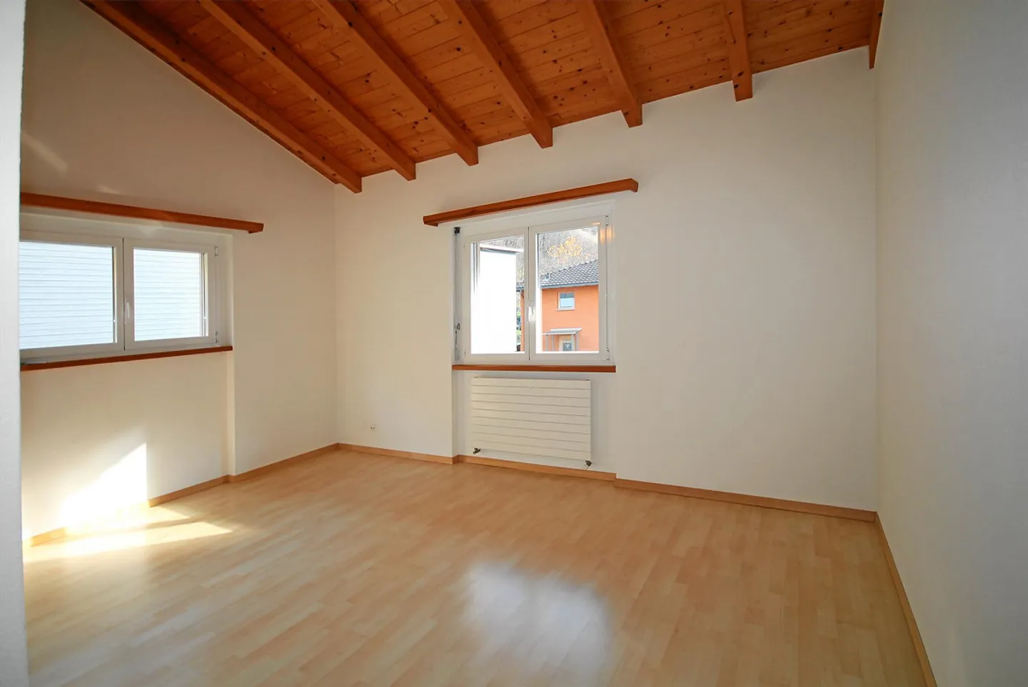 Appartement en duplex de 5,5 pièces avec mansarde et belle vue sur les montagnes - Photo 11 sur 19