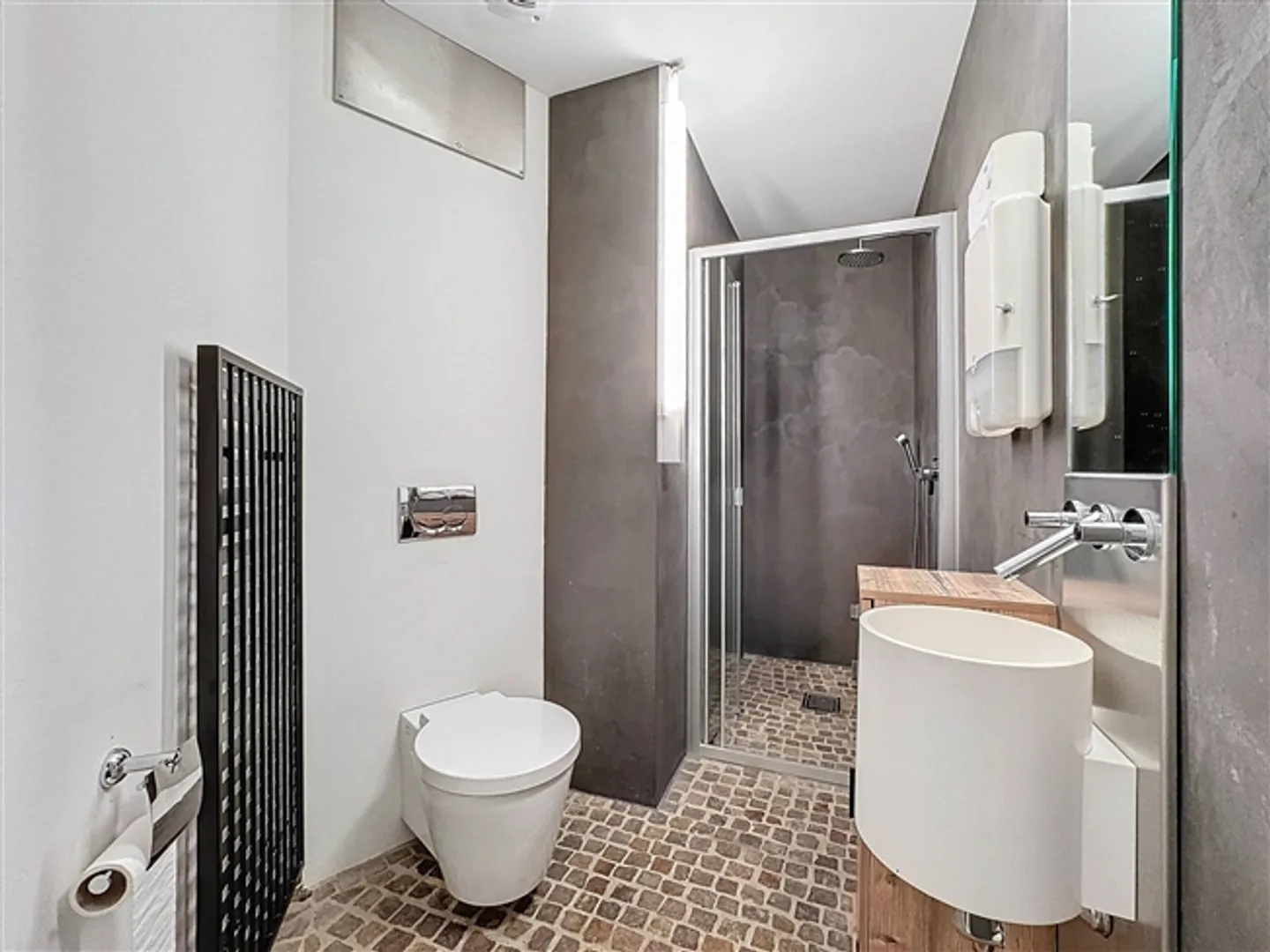 Large Loft Directly in the City Center - Photo 7 of 11