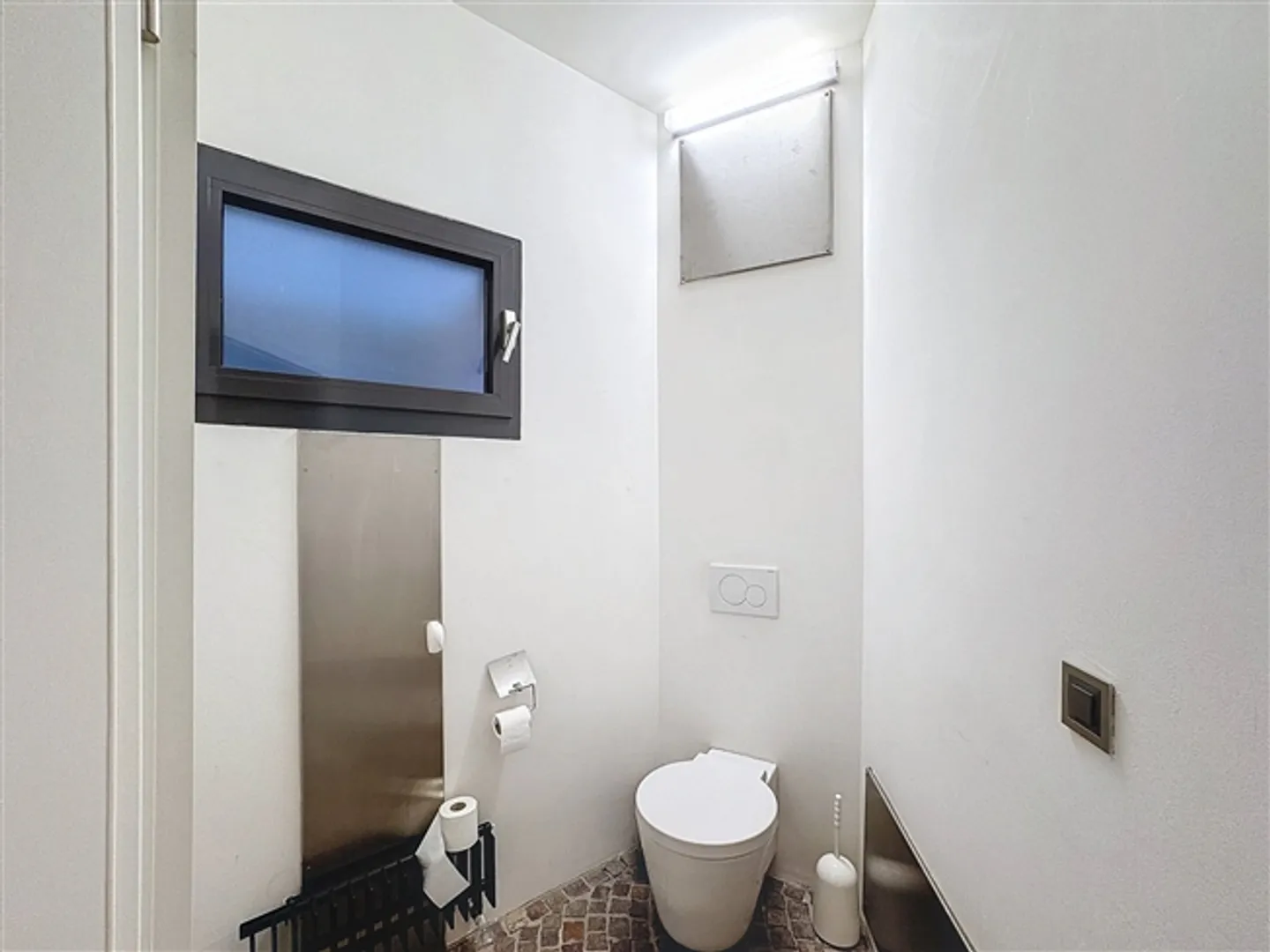 Large Loft Directly in the City Center - Photo 9 of 11