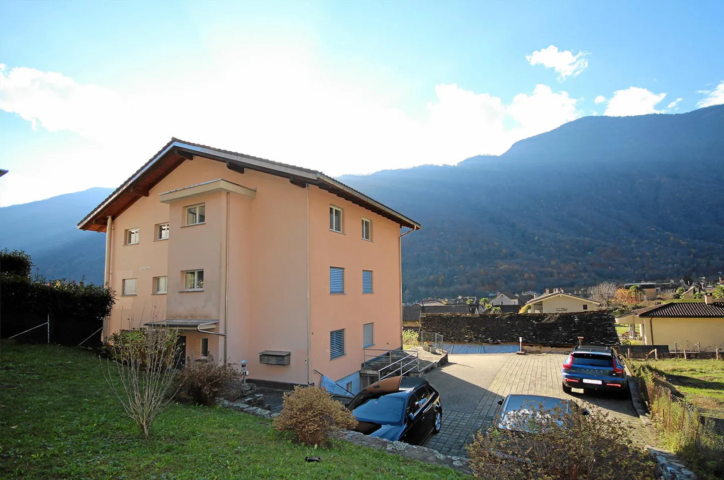 Appartement en duplex de 5,5 pièces avec mansarde et belle vue sur les montagnes - Photo 17 sur 19