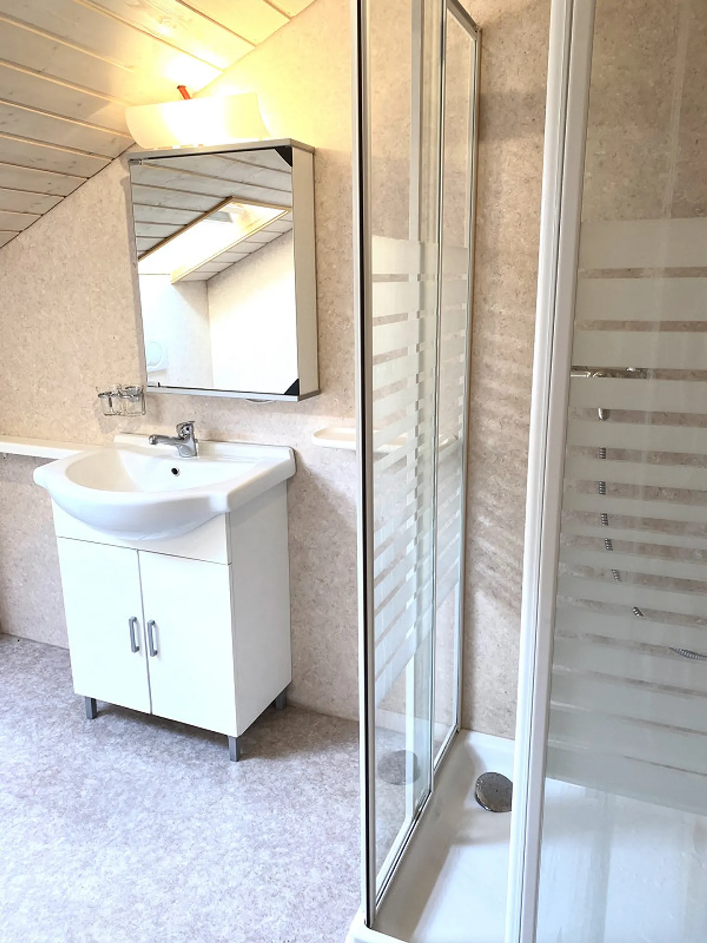 Geräumige Dachwohnung - Foto 4 von 4