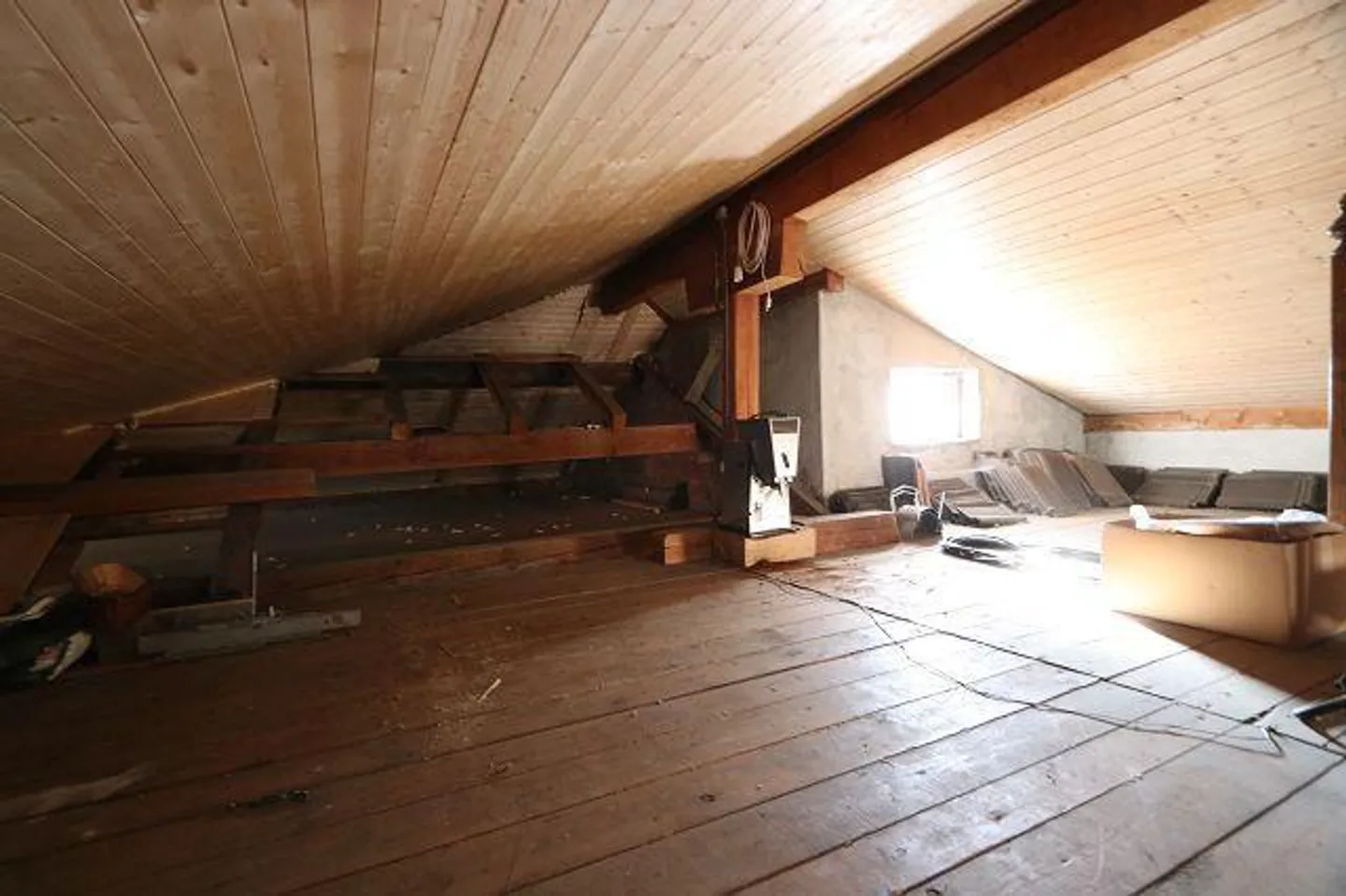Casa bifamiliare con due appartamenti di 4 locali ristrutturati - Foto 17 di 24