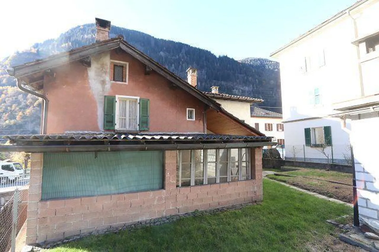 Casa bifamiliare con due appartamenti di 4 locali ristrutturati - Foto 19 di 24