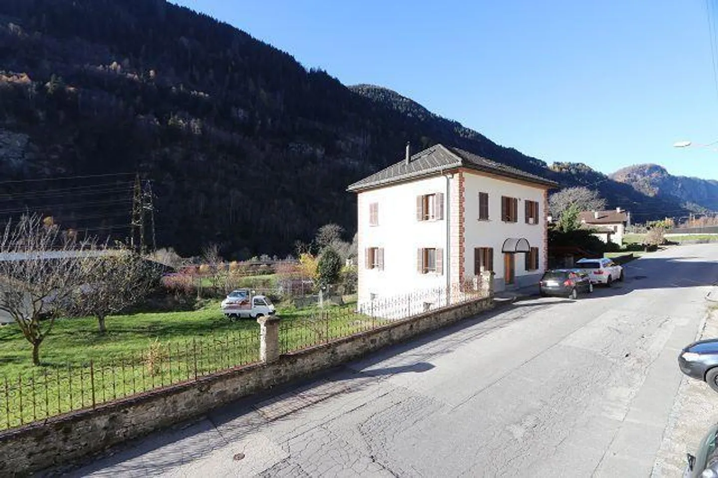 Casa bifamiliare con due appartamenti di 4 locali ristrutturati - Foto 21 di 24