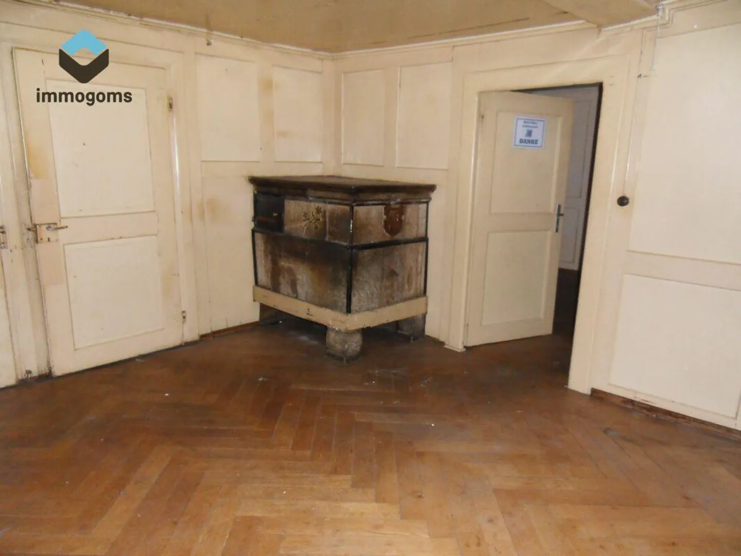 Casa con tre appartamenti in una posizione centrale - Foto 4 di 10