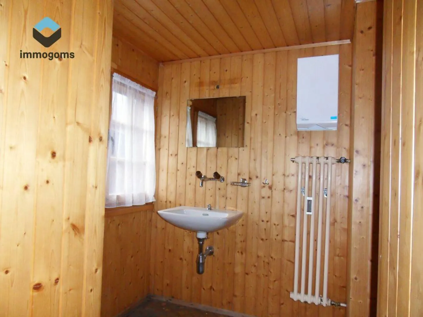 Casa con tre appartamenti in una posizione centrale - Foto 7 di 10