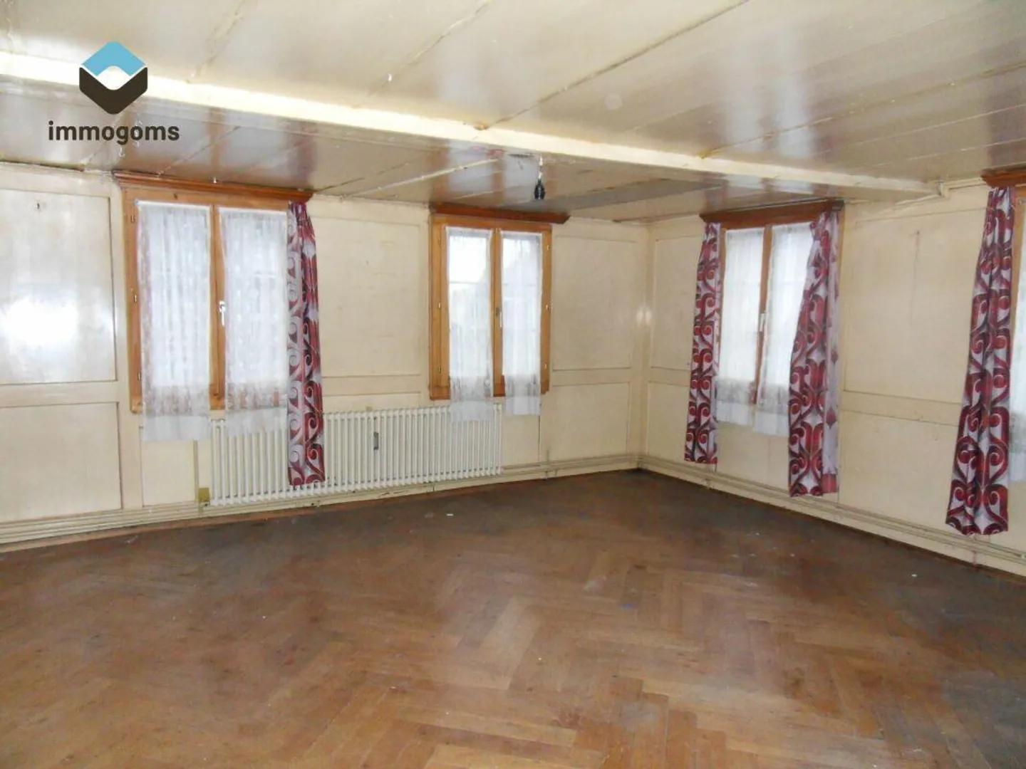 Casa con tre appartamenti in una posizione centrale - Foto 8 di 10