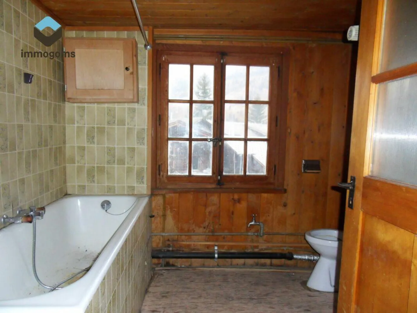 Casa con tre appartamenti in una posizione centrale - Foto 9 di 10