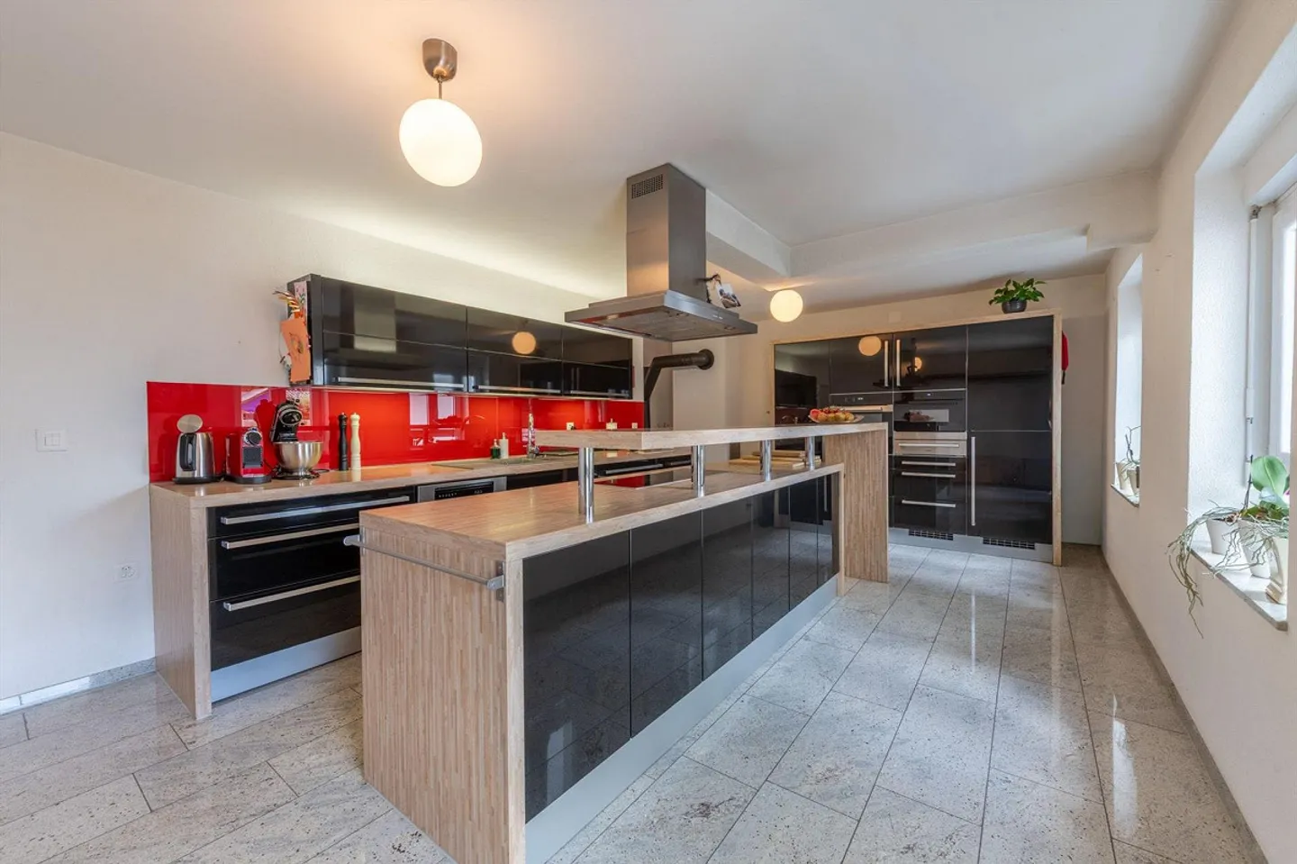 Une maison pour se sentir bien : vivre avec style avec beaucoup d'espace - Photo 5 sur 13