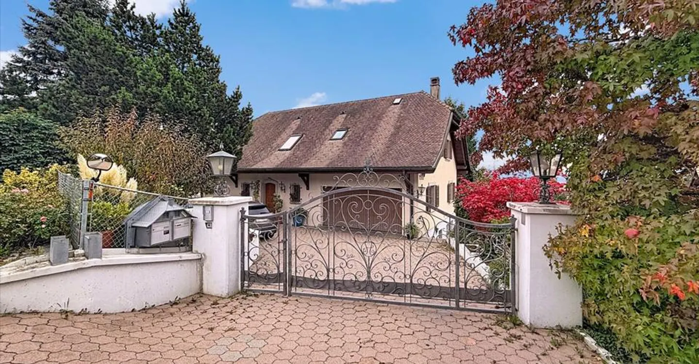 Exceptional House - Autonomous, Rentable and Renovated with Refinement 20 min from E - Photo 1 of 12