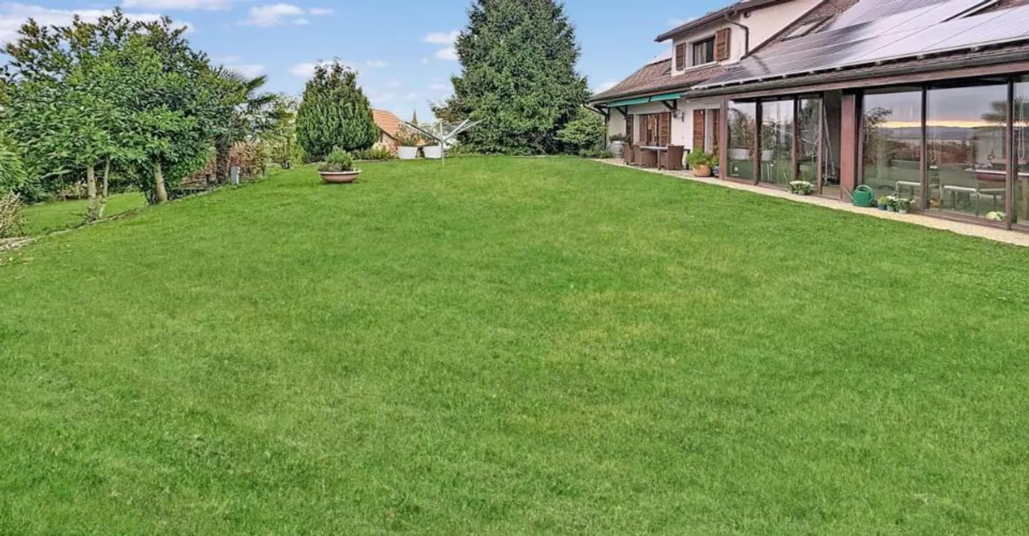 Exceptional House - Autonomous, Rentable and Renovated with Refinement 20 min from E - Photo 2 of 12