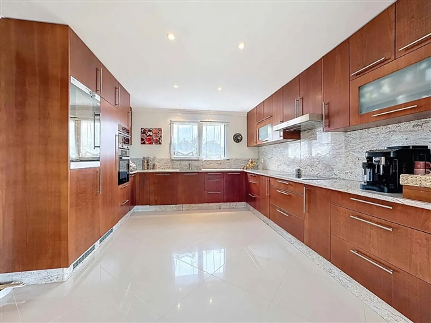 Eccellente proprietà indipendente con 7,5 camere - Foto 4 di 12