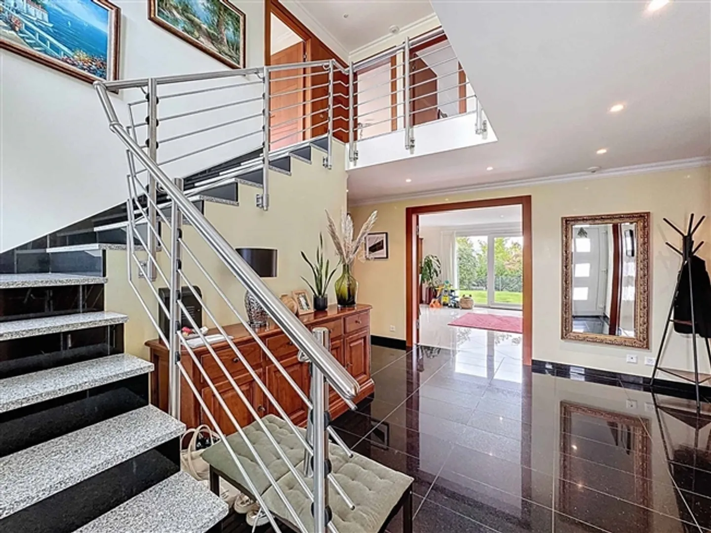 Eccellente proprietà indipendente con 7,5 camere - Foto 5 di 12