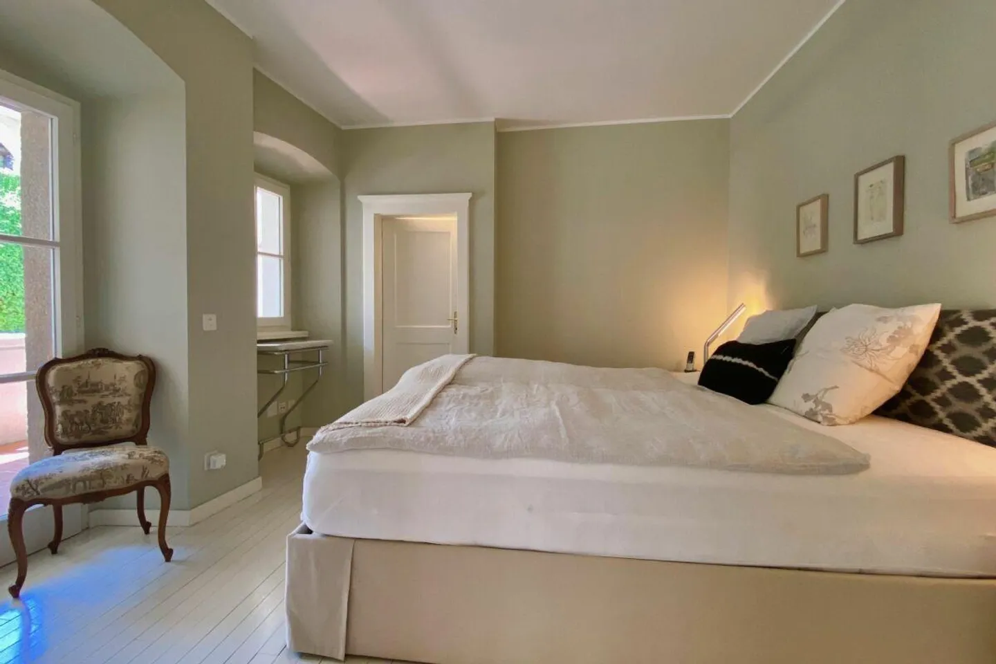 Charming Flat with Mediterranean Courtyard - Photo 16 of 30