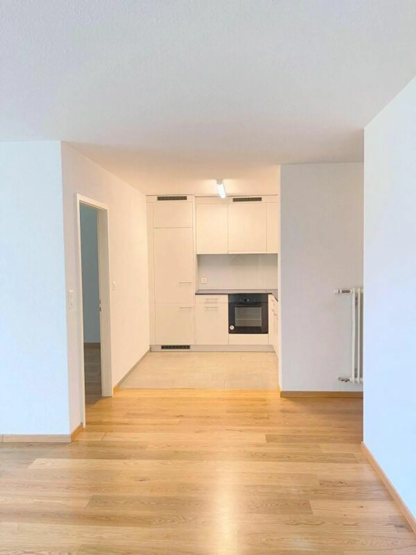 Modernes Apartment mit Balkon - Foto 3 von 9