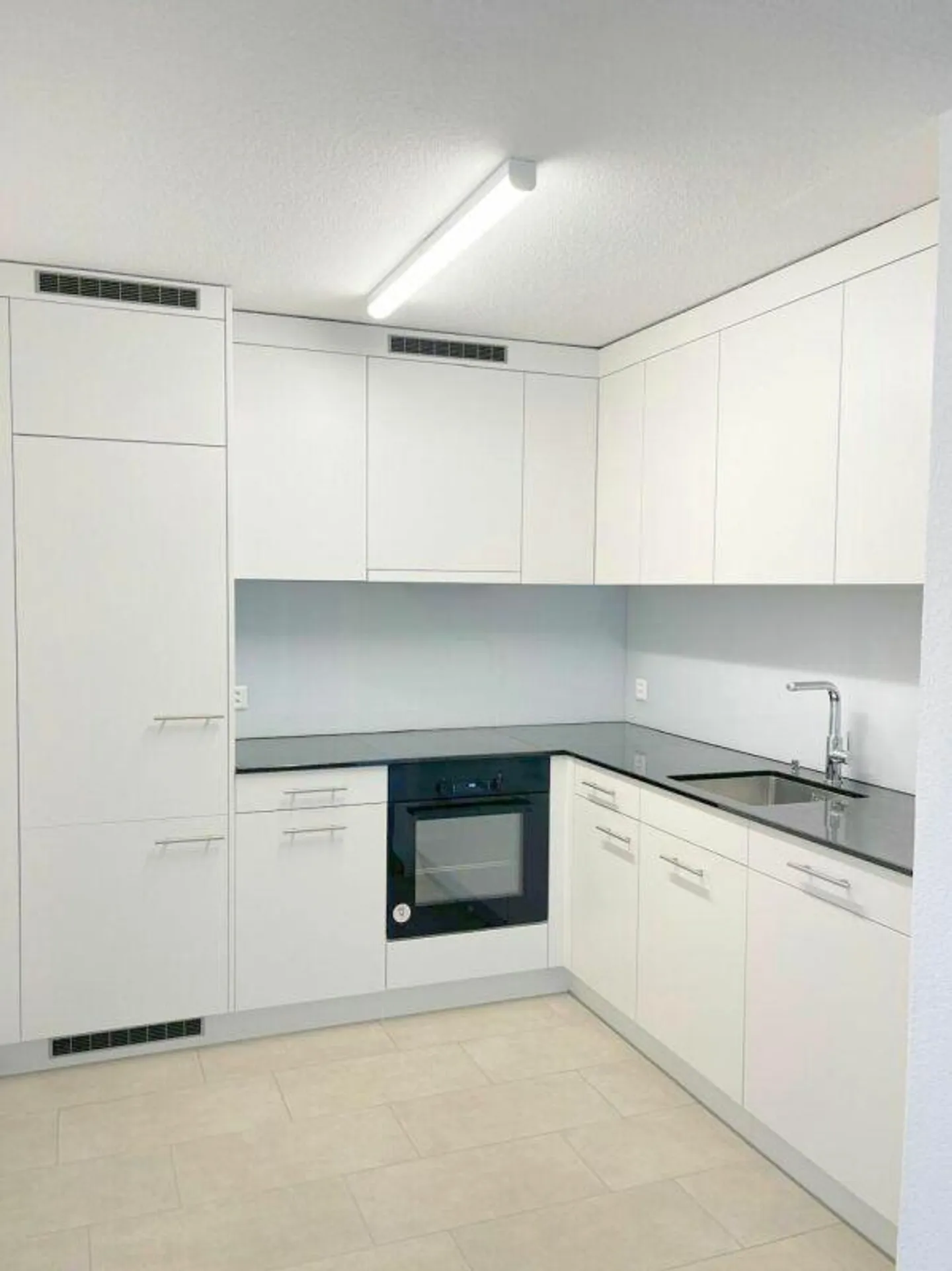 Modernes Apartment mit Balkon - Foto 4 von 9