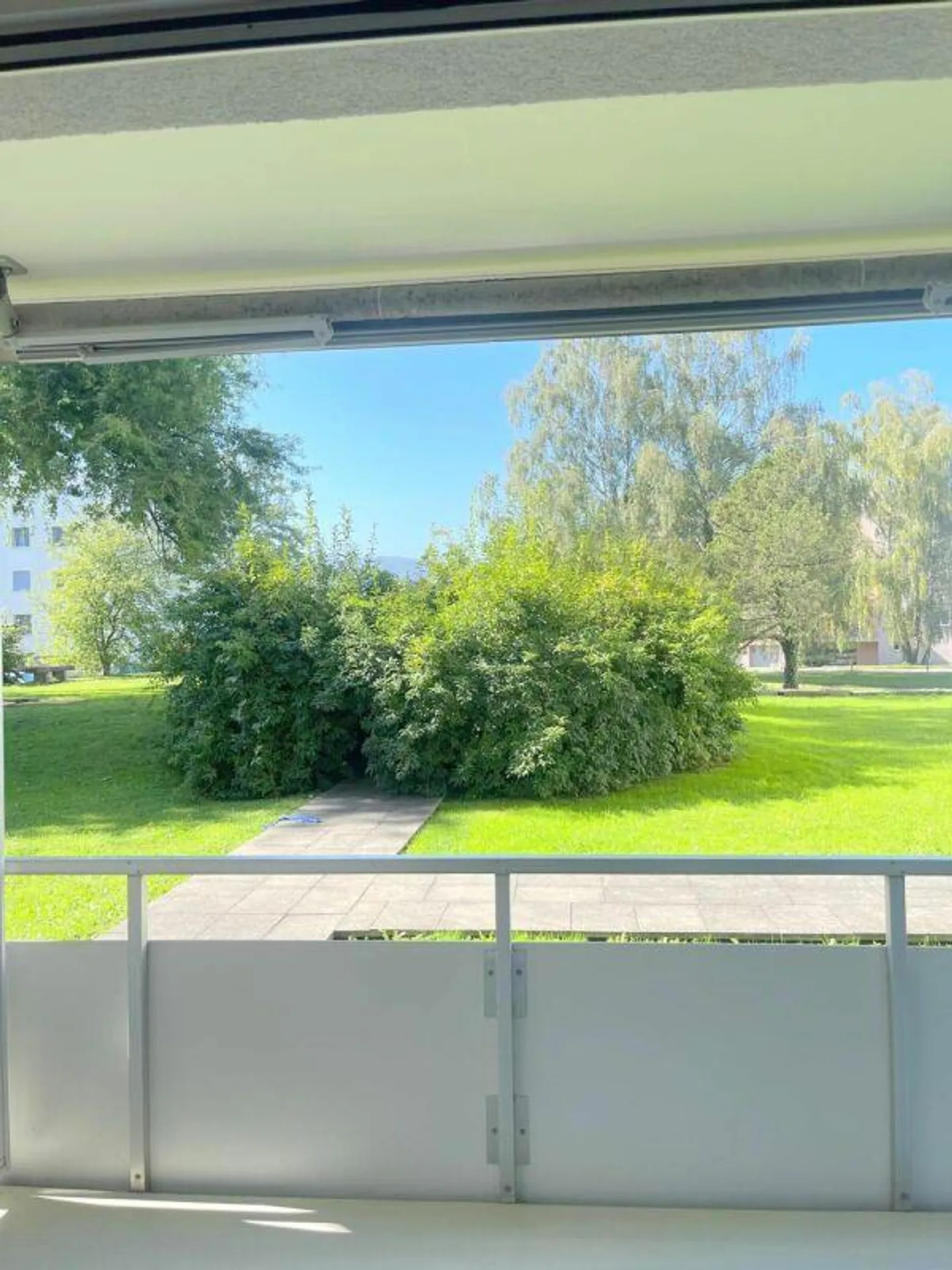 Modernes Apartment mit Balkon - Foto 8 von 9