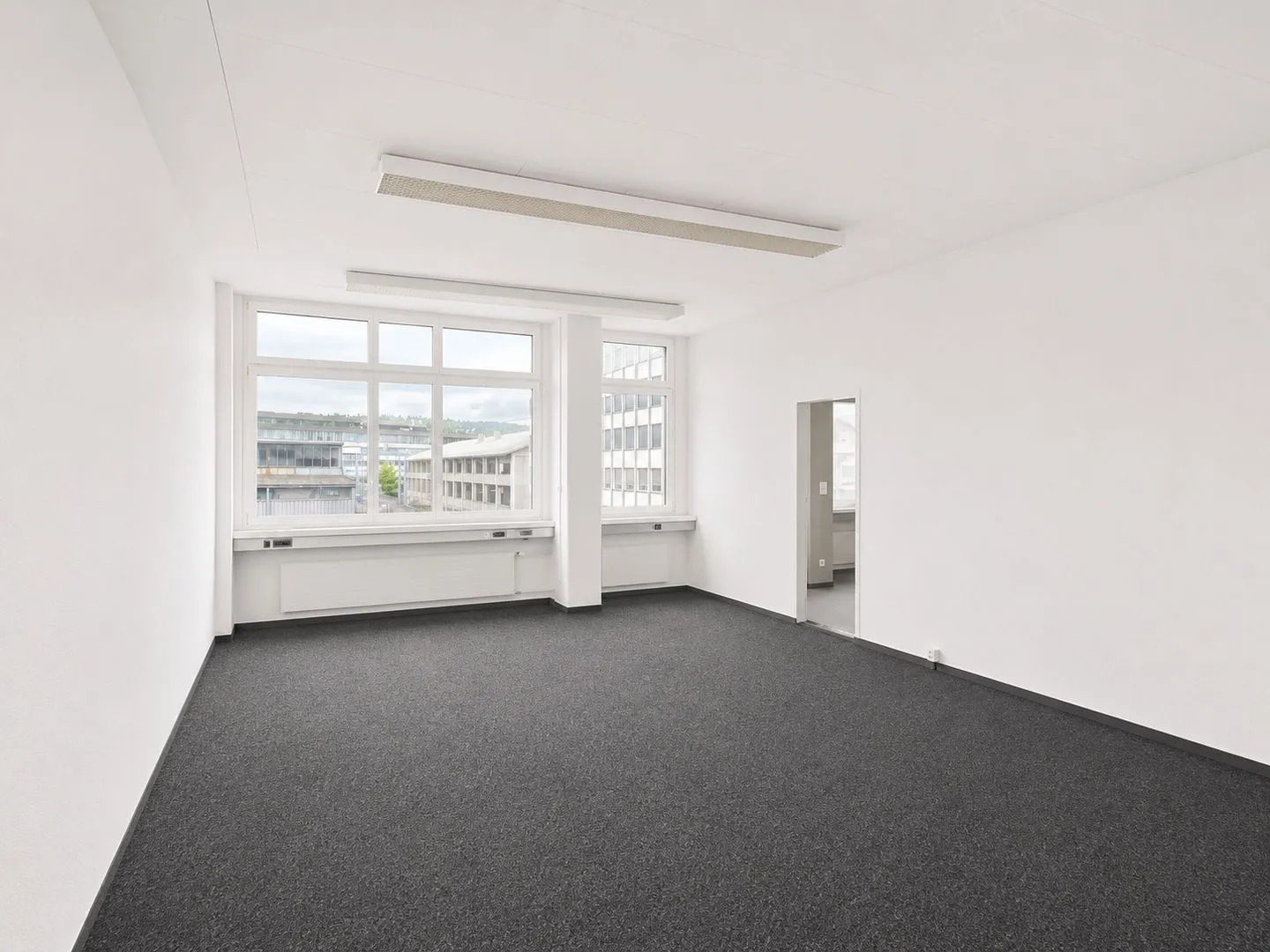 125 m² di spazio per uffici con 4 uffici a Regensdorf! - Foto 2 di 8