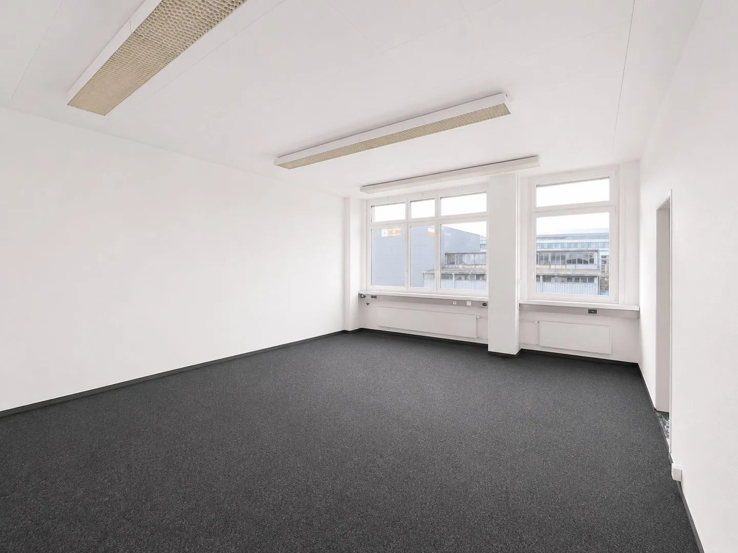 125 m² di spazio per uffici con 4 uffici a Regensdorf! - Foto 3 di 8
