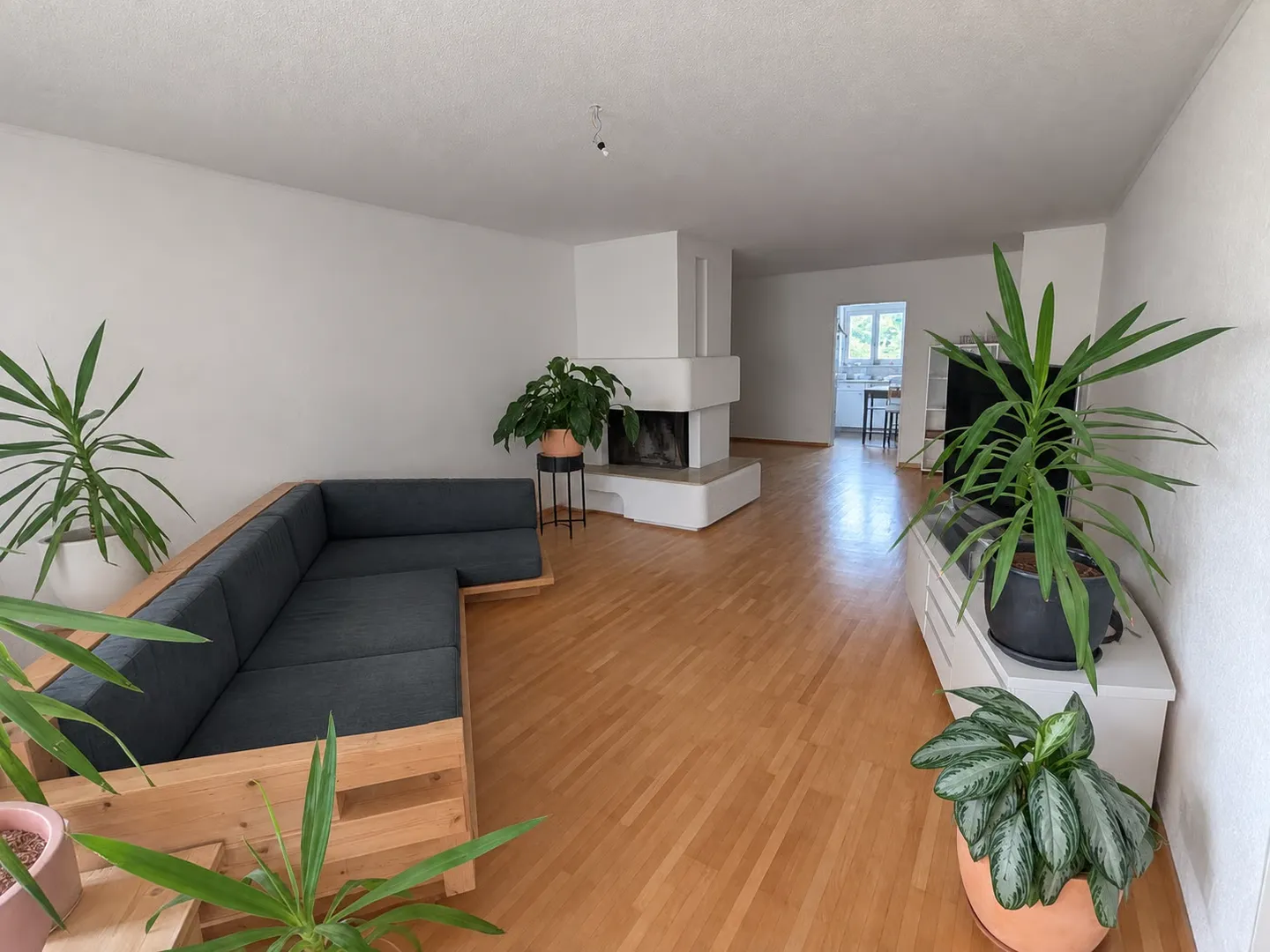 Grosszügige 4-Zimmer-Wohnung mit Cheminée - Foto 2 von 12