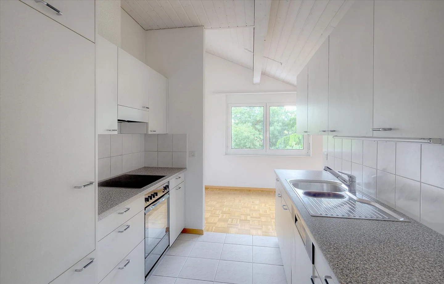 Attic apartment with a lot of charm! - Photo 4 of 9