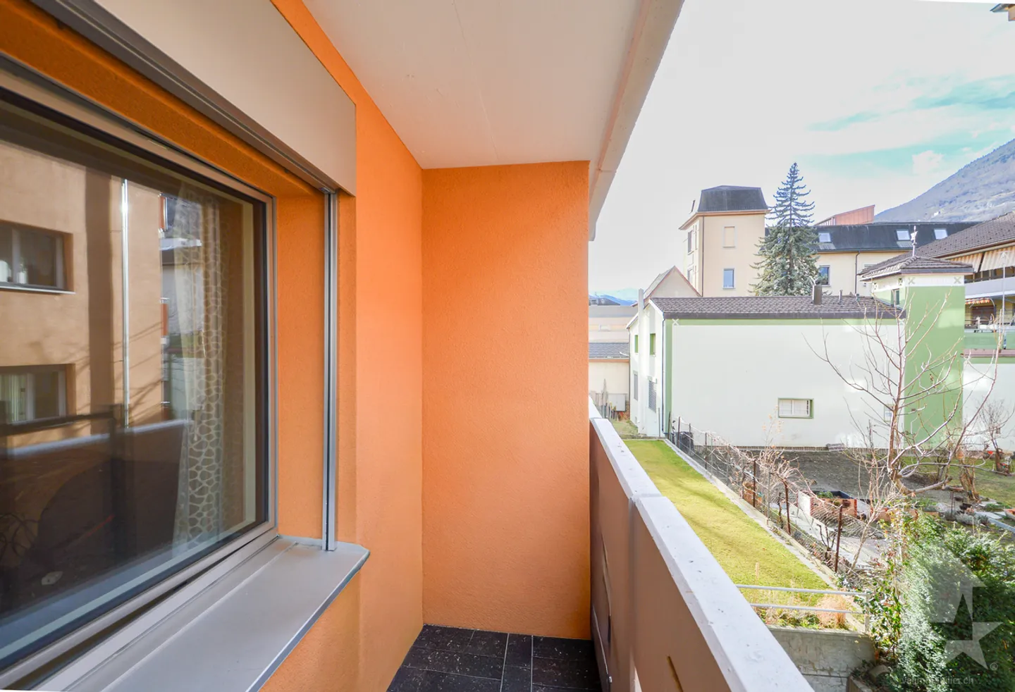 Appartamento di città con 2 camere e balcone in un edificio ristrutturato - Foto 8 di 11
