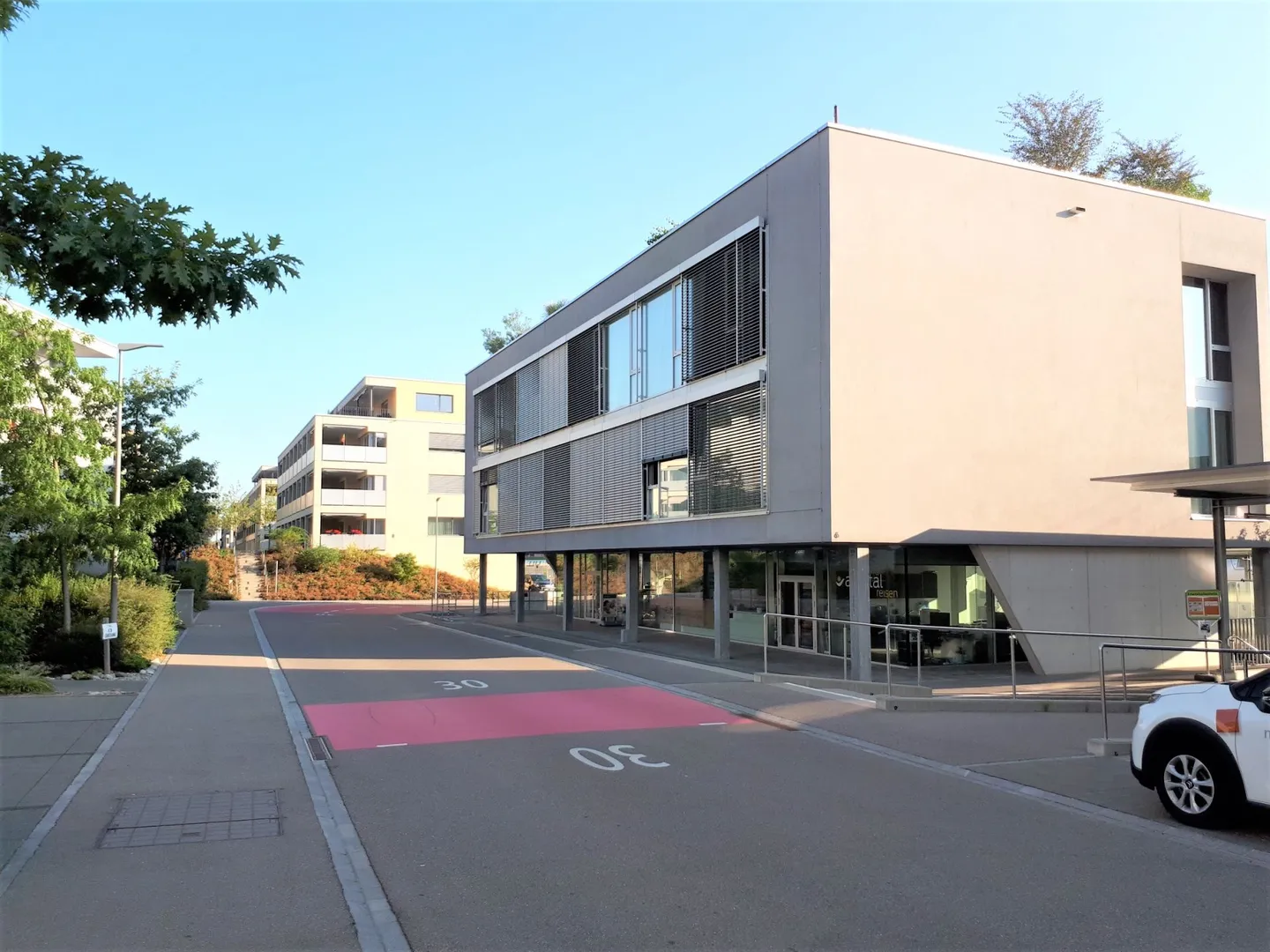 Commercial space or office 14 m2 on the ground floor, directly at Belp train station - Photo 1 of 5