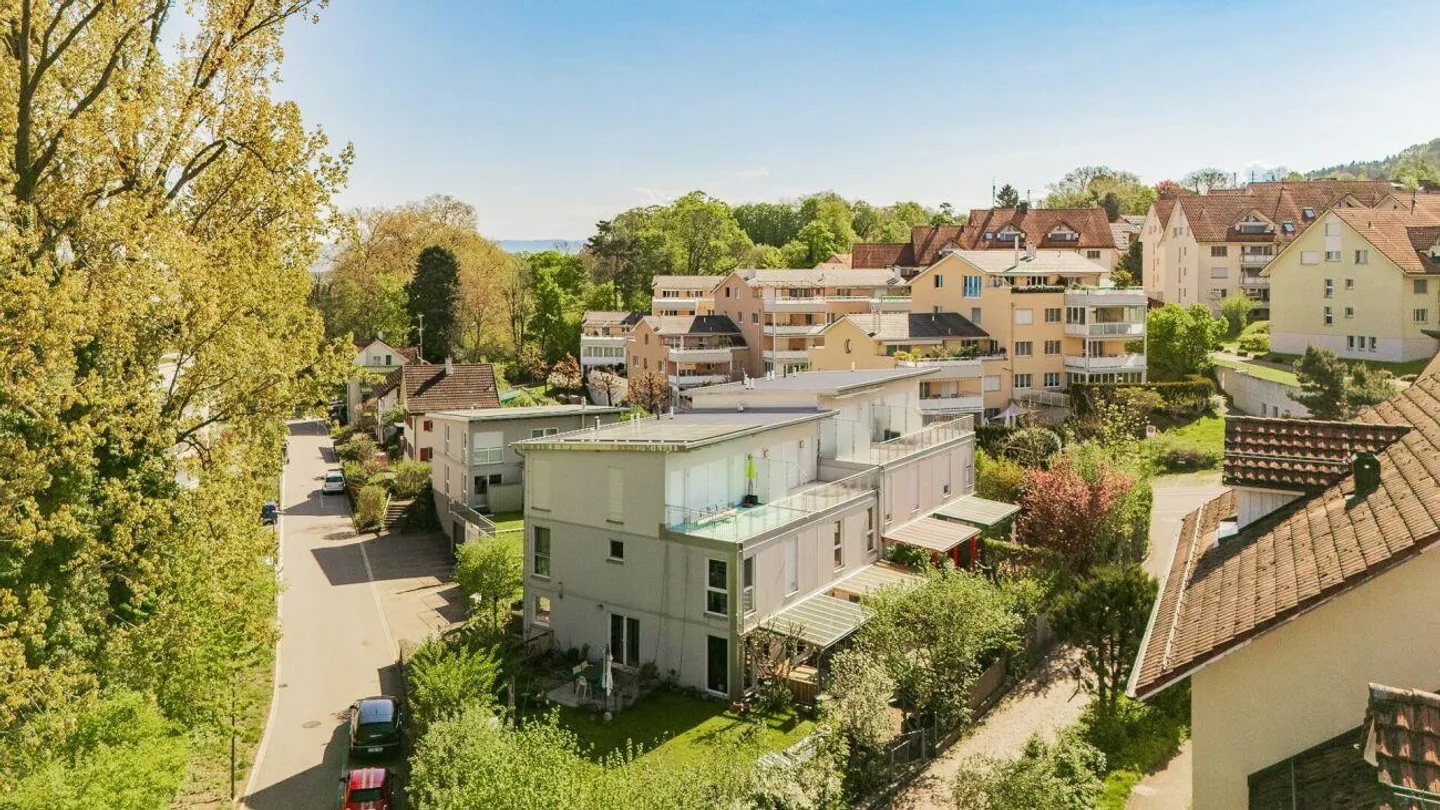 Meraviglia di spazio: Casa a schiera di 5,5 stanze vicino al lago - Foto 2 di 15