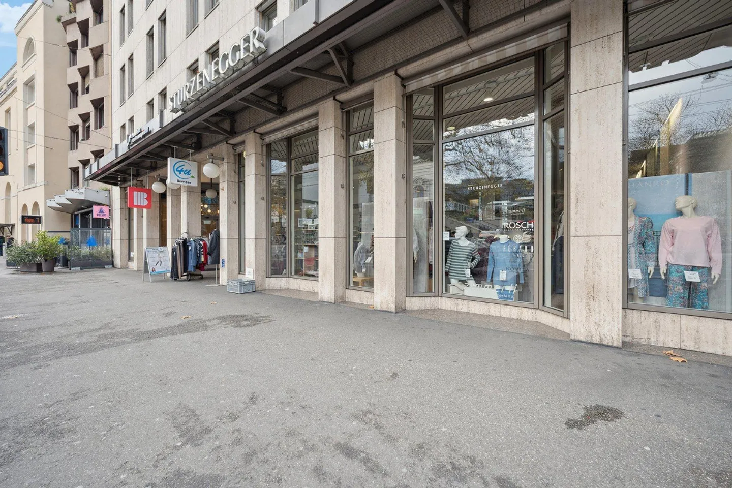 Espace commercial attrayant avec une visibilité optimale - Photo 2 sur 7